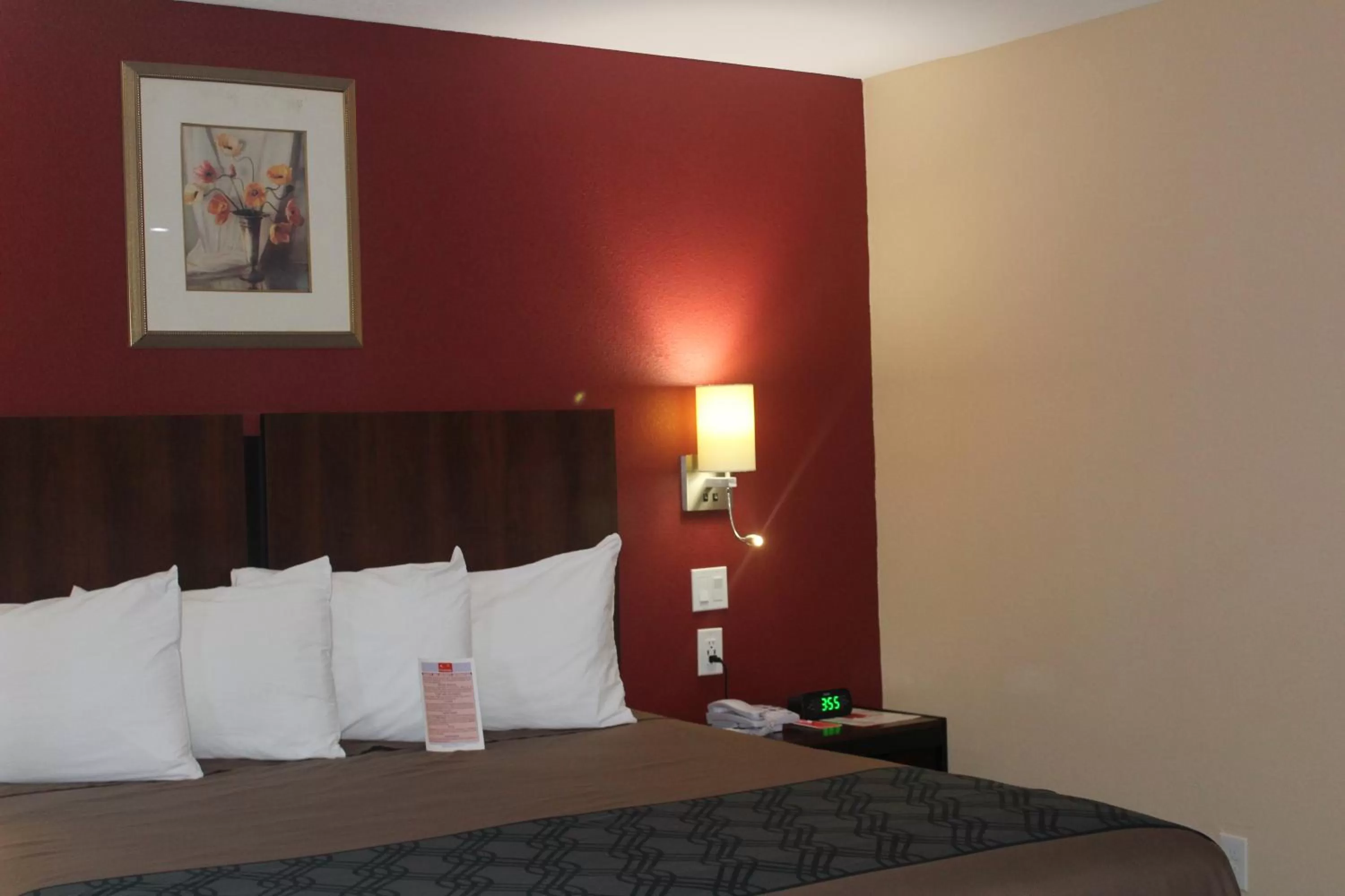 Bedroom, Bed in Americas Best Value Inn-Near NRG Park/Medical Center
