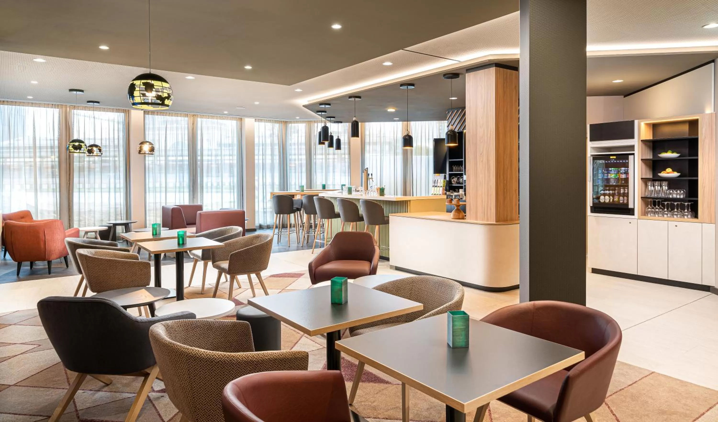 Lounge or bar in Holiday Inn - Mannheim City - Hauptbahnhof by IHG