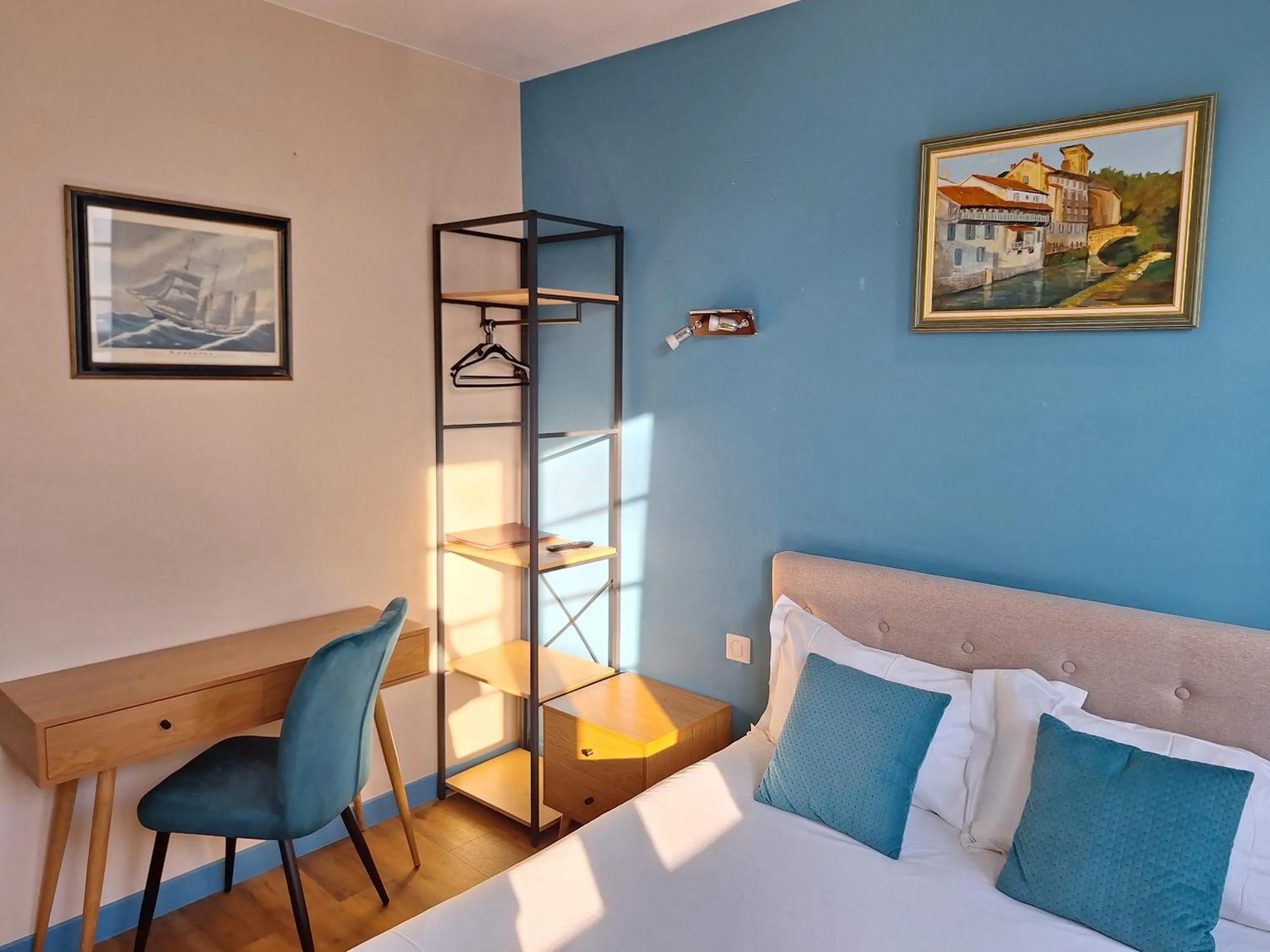 Photo of the whole room, Bed in Hotel de Charme La Bonne Adresse - Logis hotels