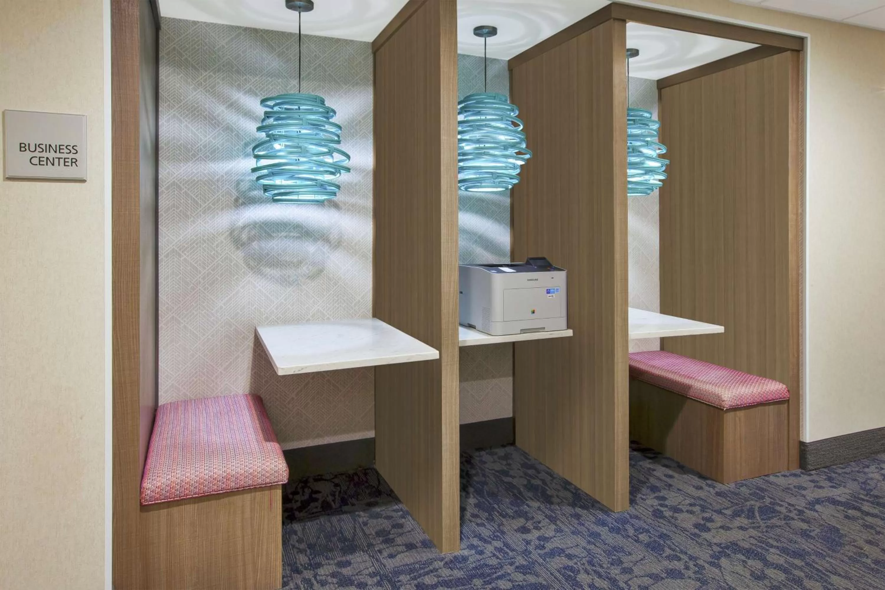 Business facilities in Hampton Inn & Suites Oakwood Village-Cleveland