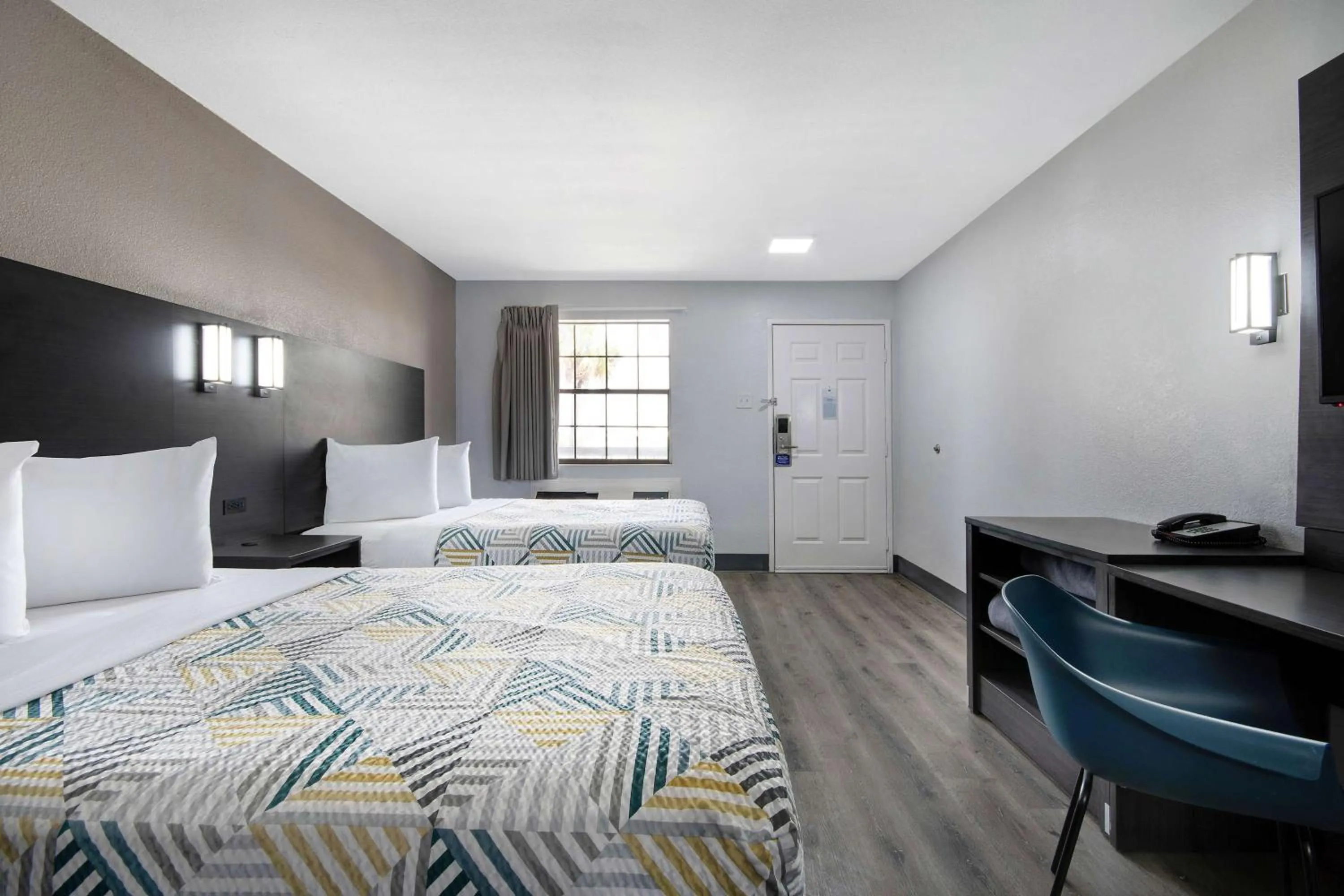 Bedroom, Bed in Motel 6-San Antonio, TX - Northwest Medical Center