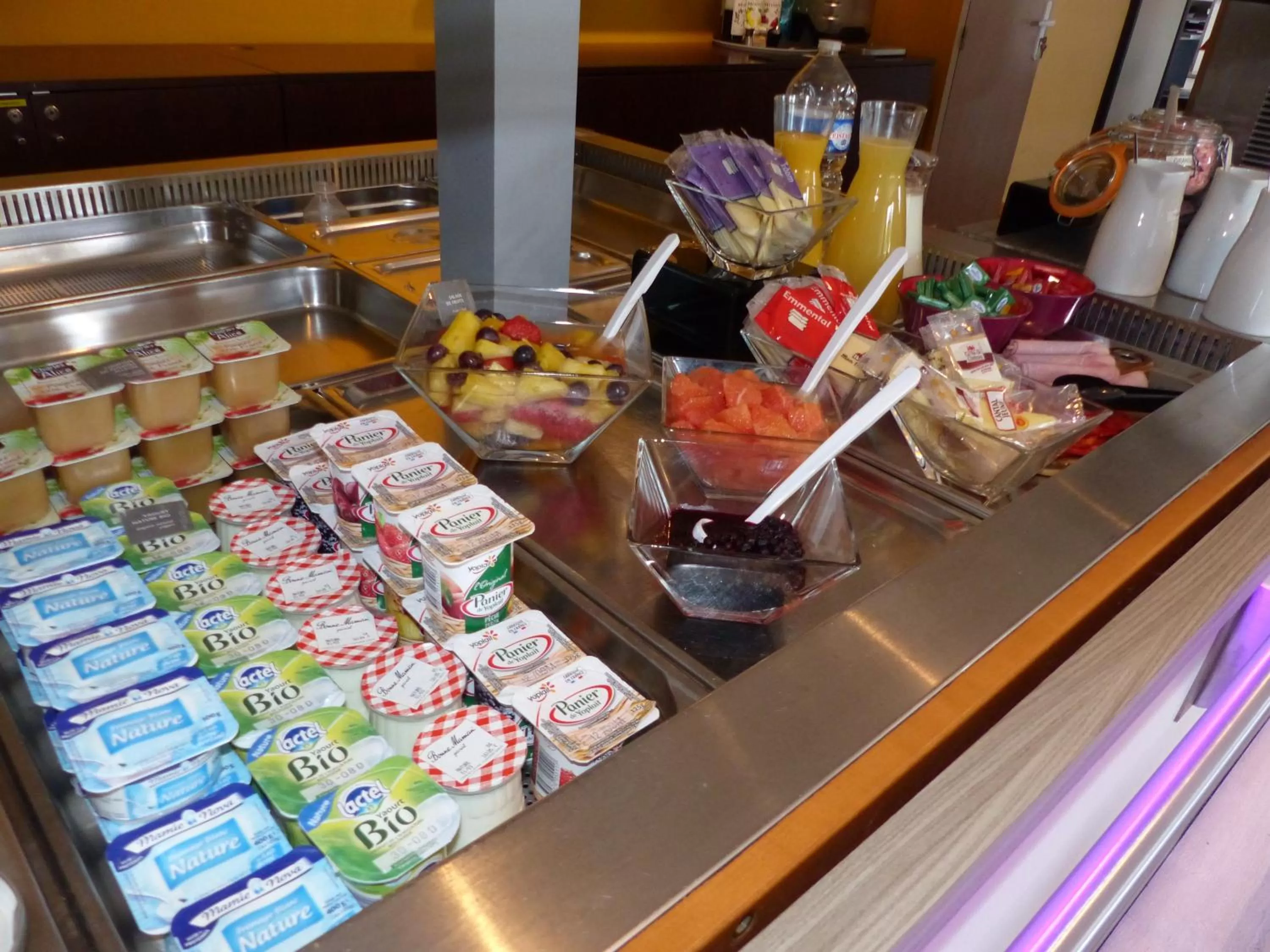 Food and drinks in Kyriad Toulouse Sud - Roques