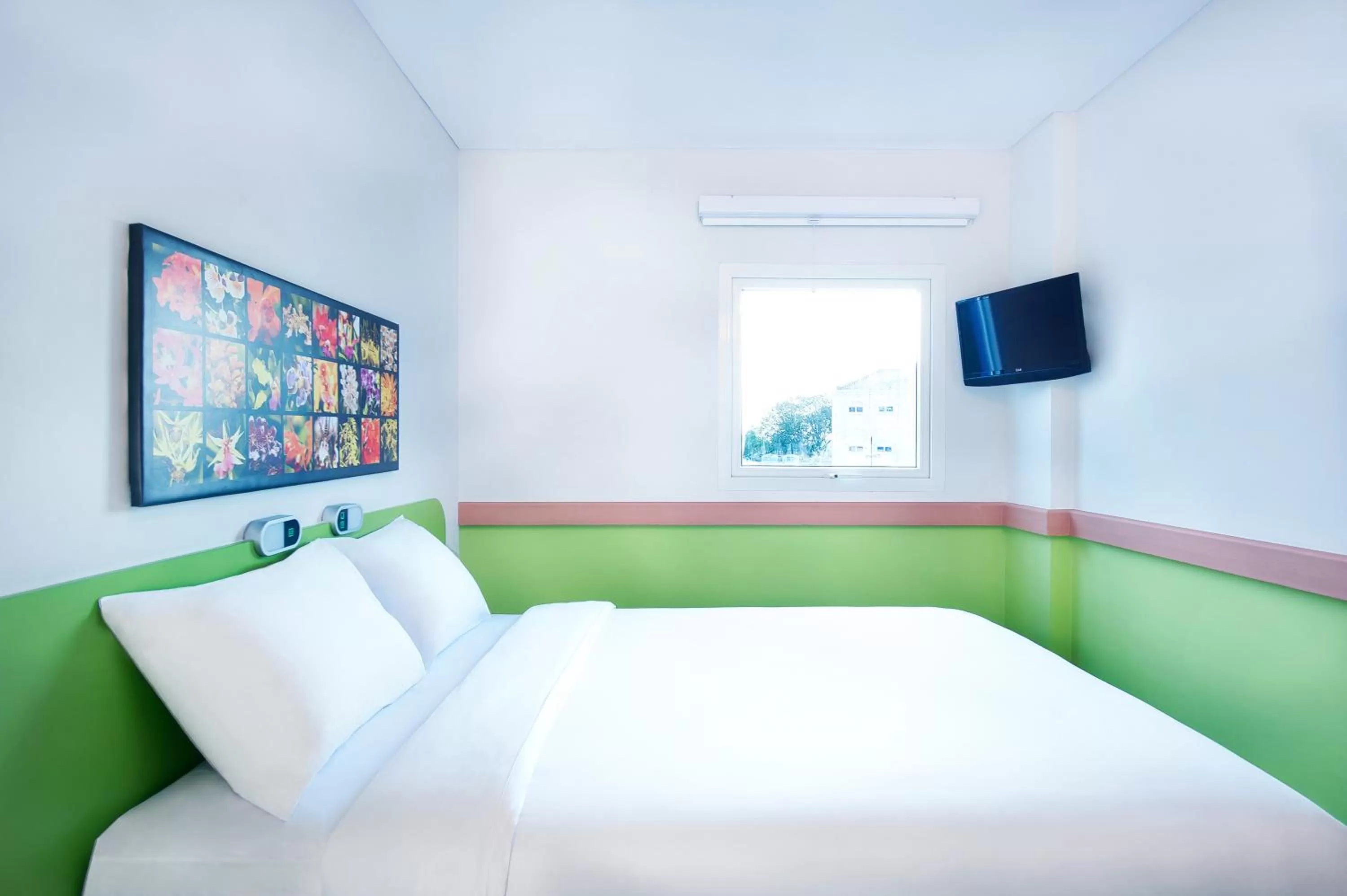 Bedroom, Bed in Ibis Budget Semarang Tendean
