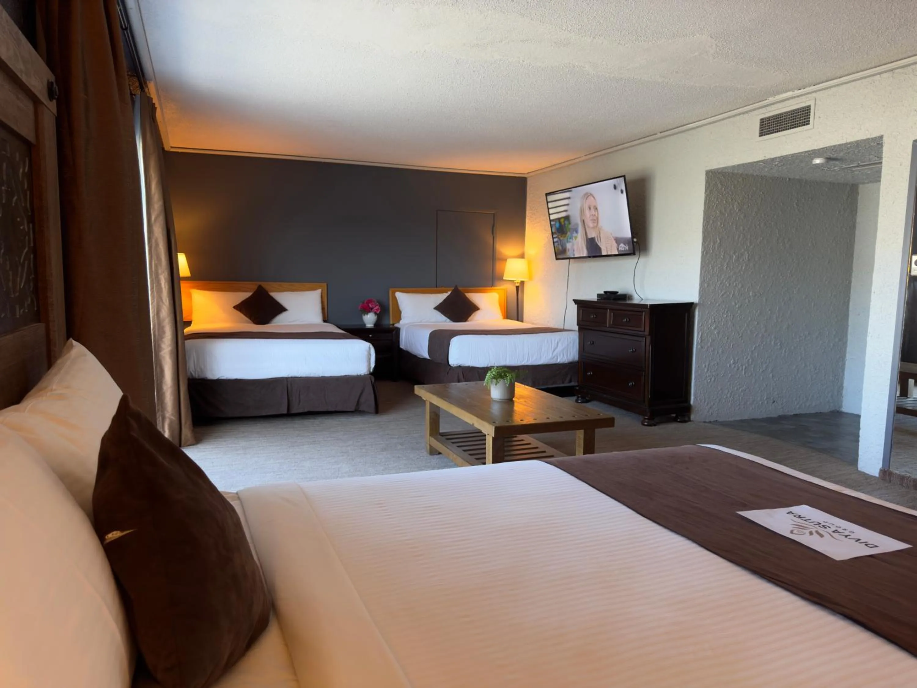 Bed in Divya Sutra Plaza and Conference Centre, Vernon, BC