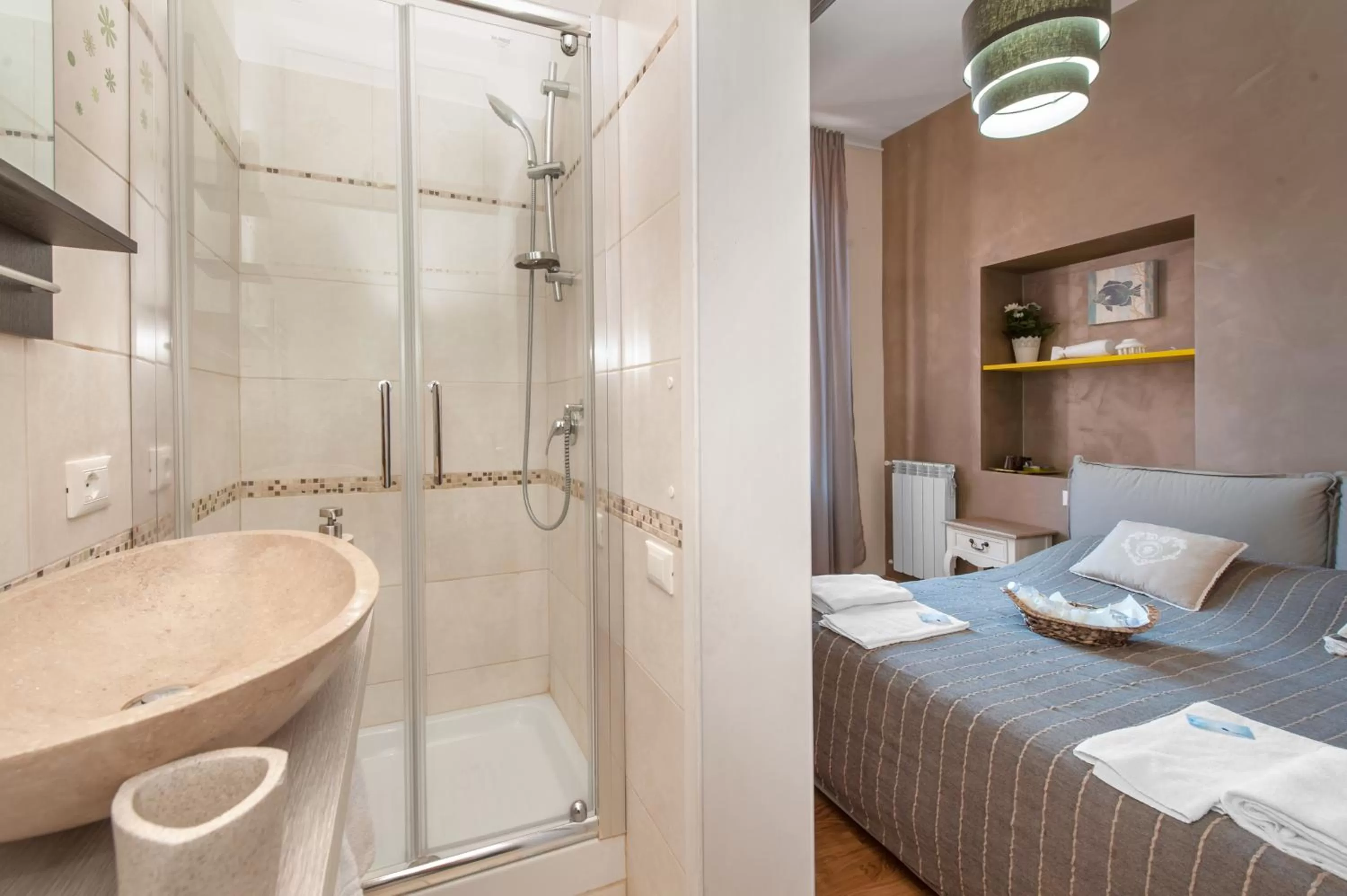 Bathroom, Bed in Sesto Suites Central