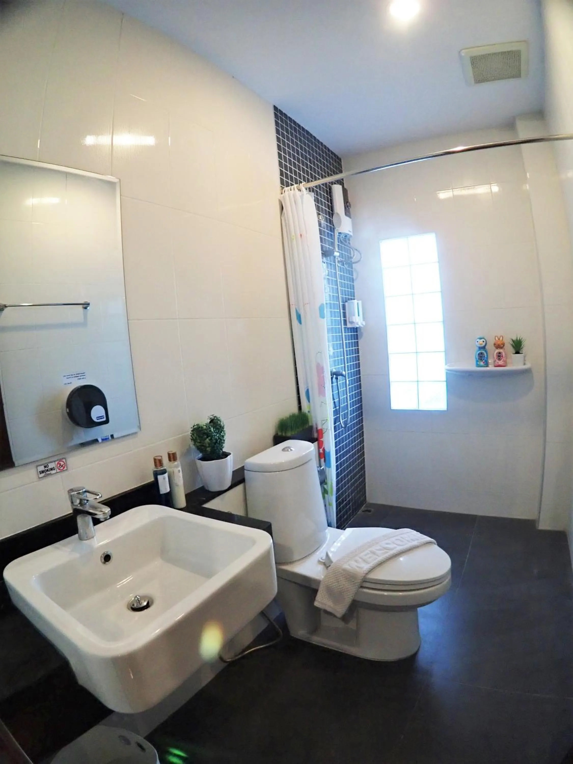 Toilet in Pop-In Aonang