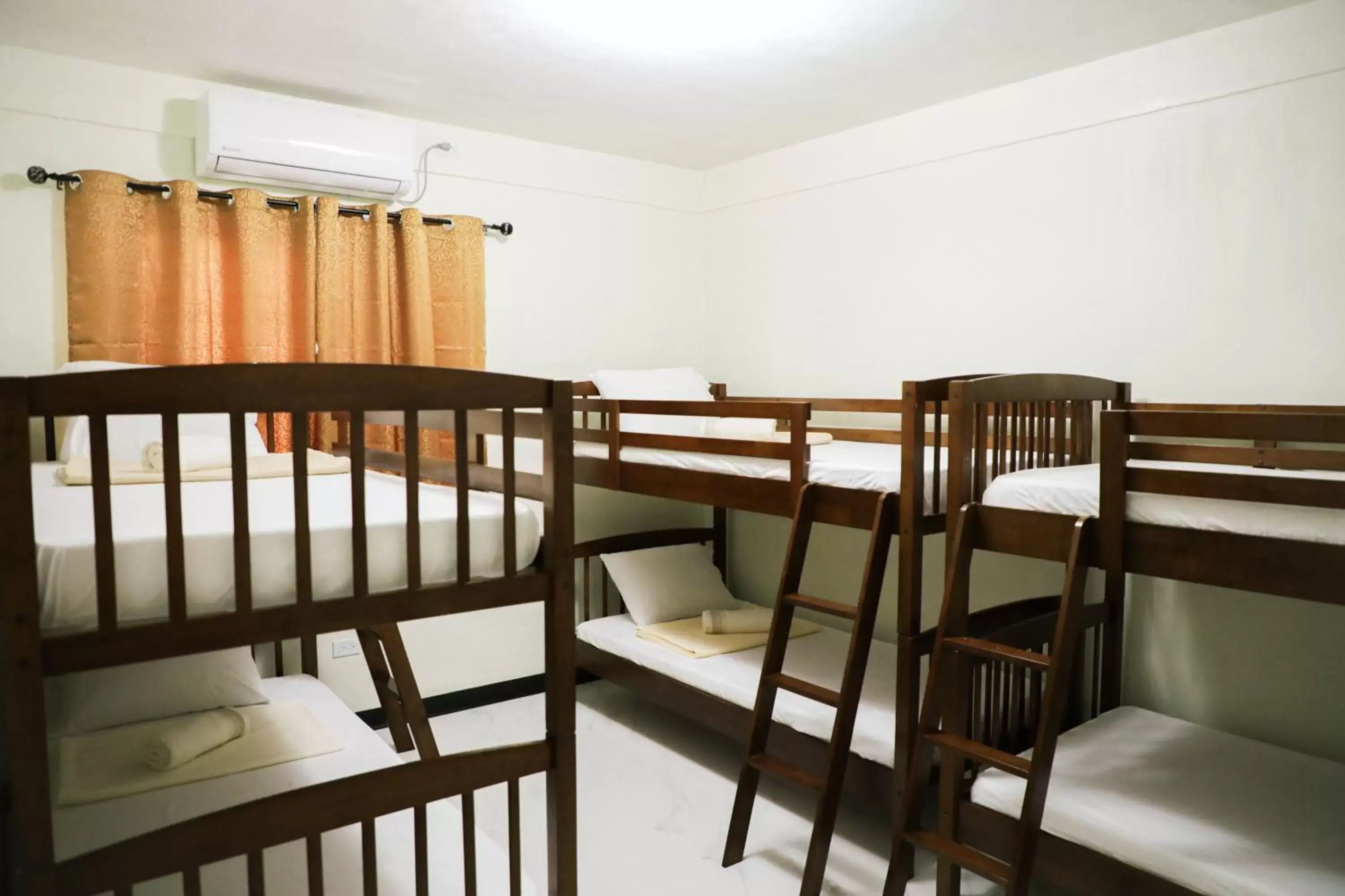 Four-Bedroom House in Yogi Dives B&B Four-Bedroom House in Yogi Dives B&B