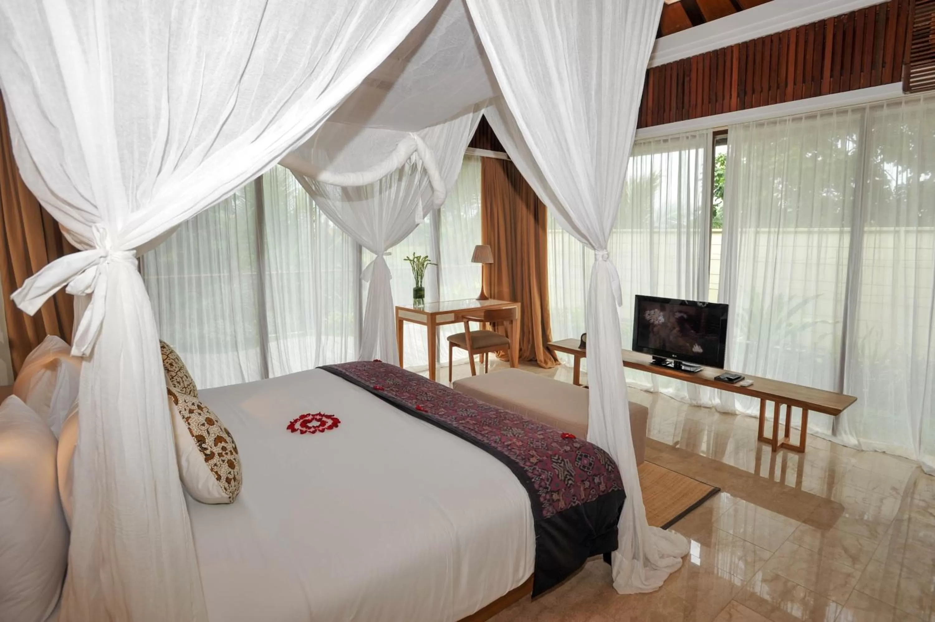 TV and multimedia, Bed in Komaneka at Rasa Sayang Ubud