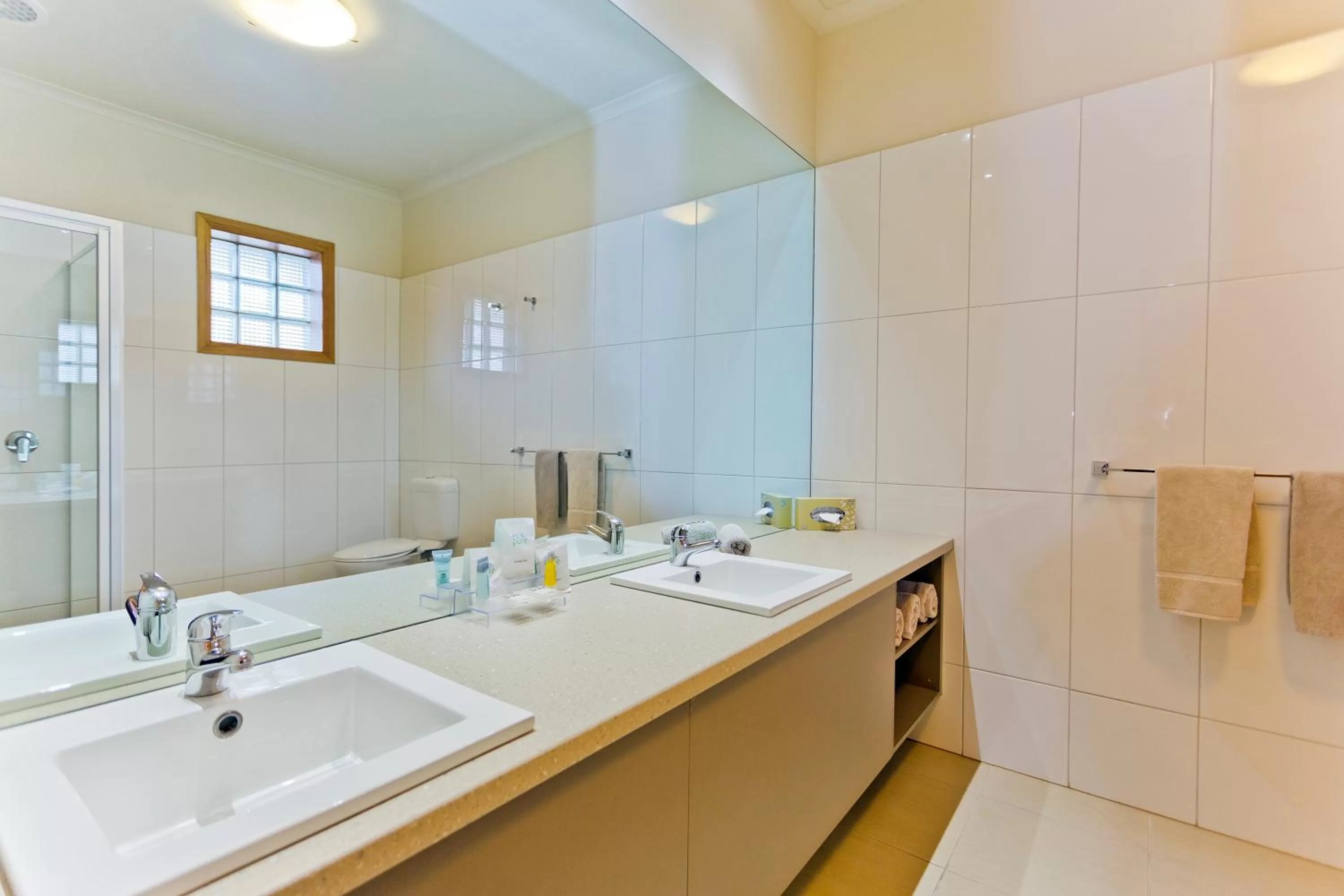 Bathroom in Julie-Anna, Bendigo