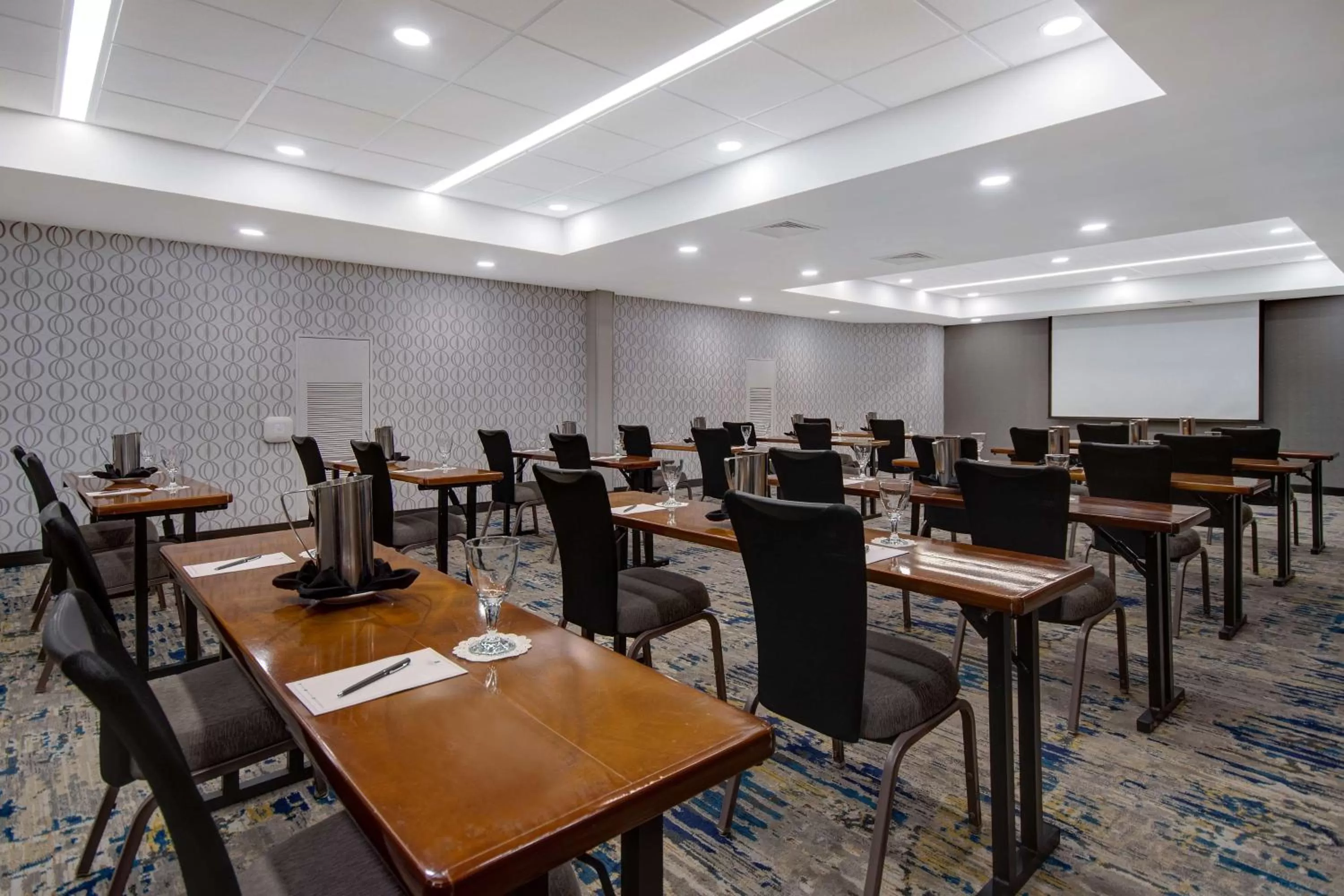 Meeting/conference room in Embassy Suites by Hilton Detroit Metro Airport