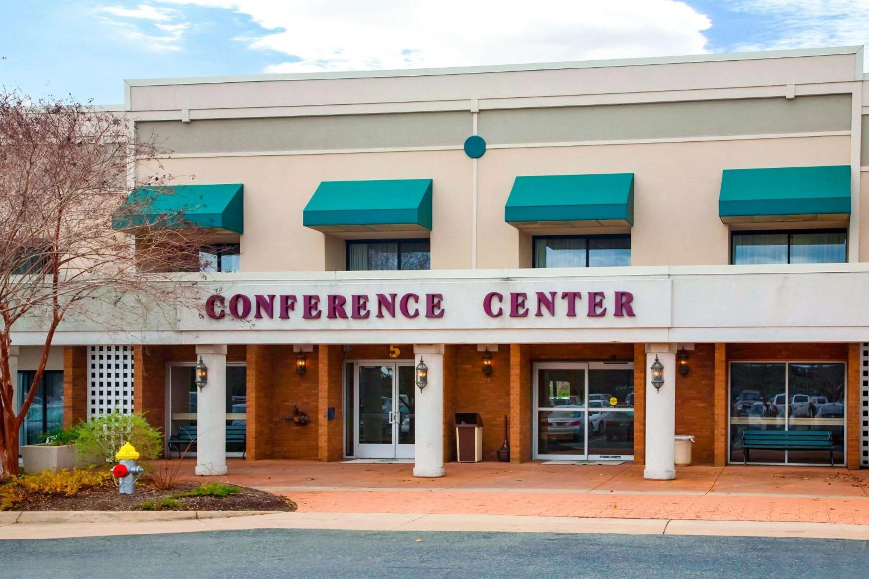 Property building in Clarion Hotel & Suites Convention Center Fredericksburg