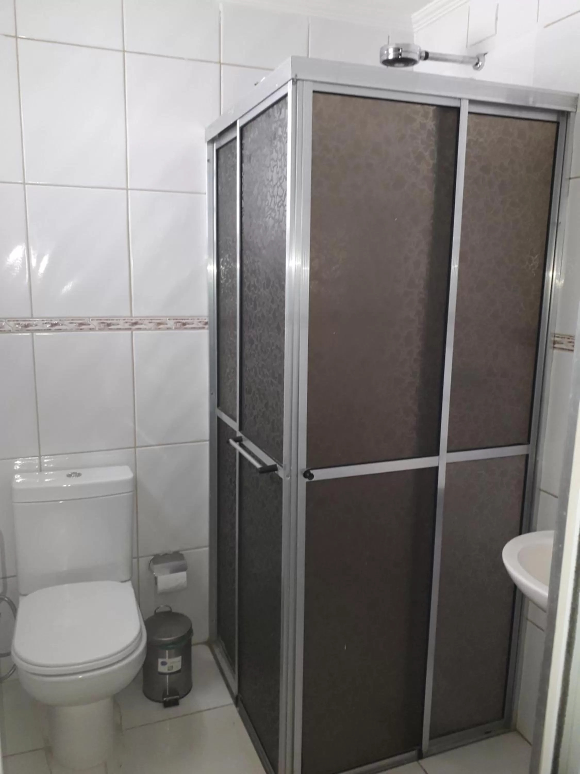 Bathroom in Hotel Athenas e Convenções