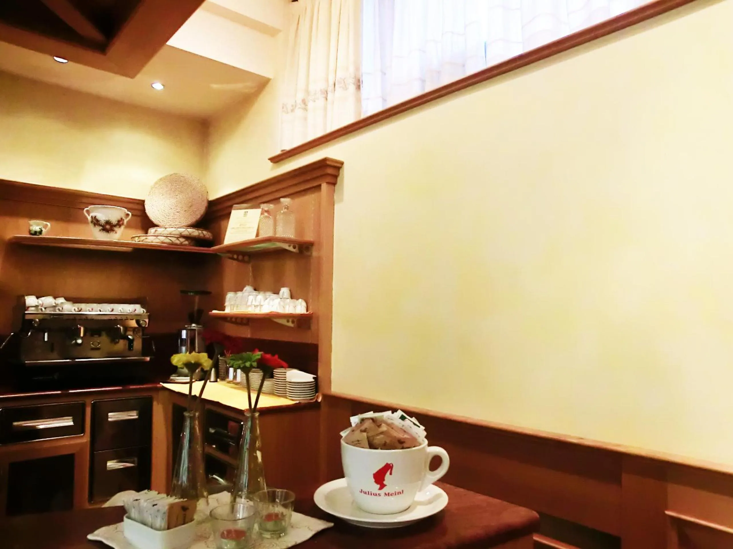 Restaurant/places to eat in Albergo Roma