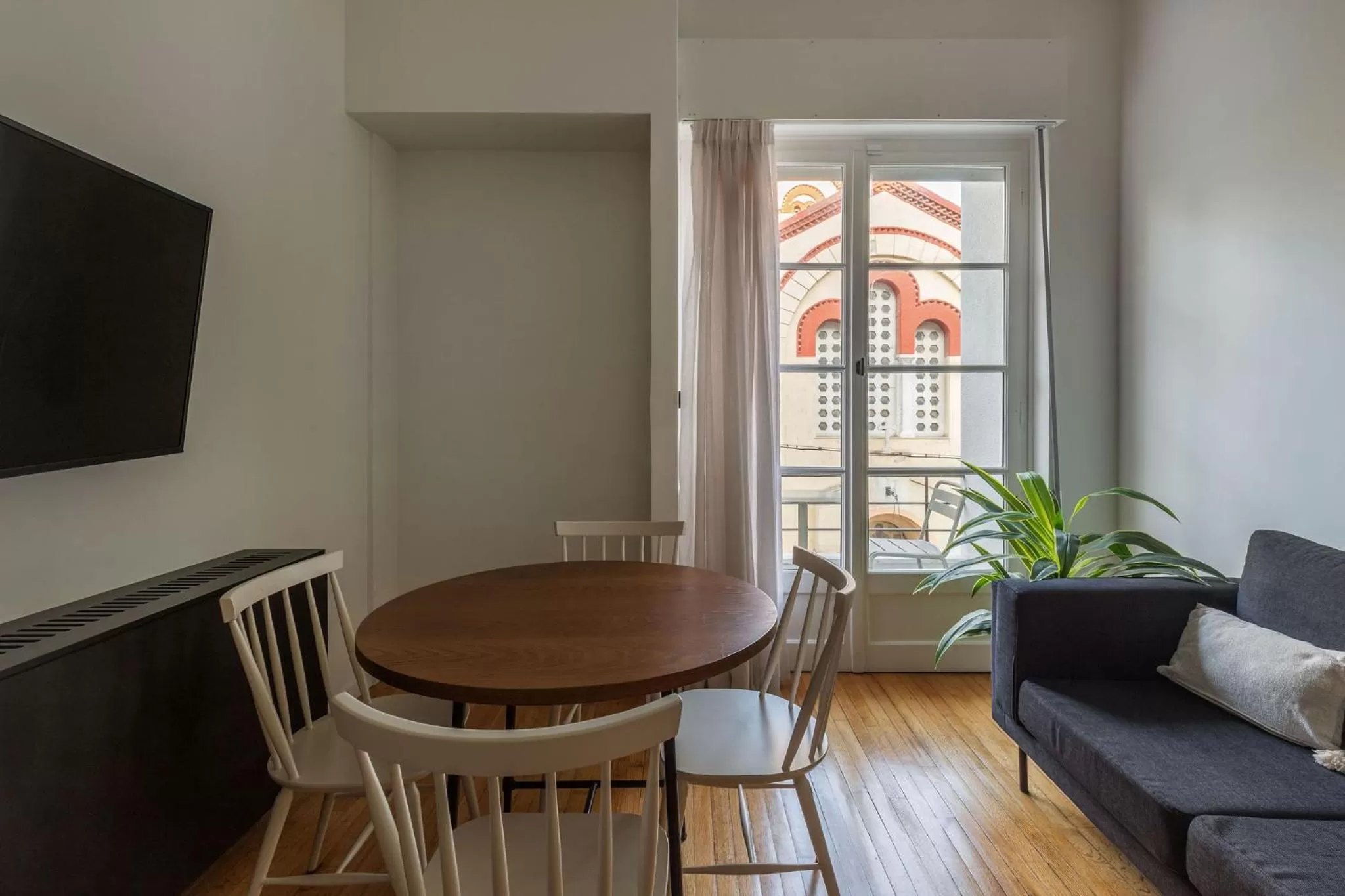 Dining Area in ZOIA The Met by UPSTREET