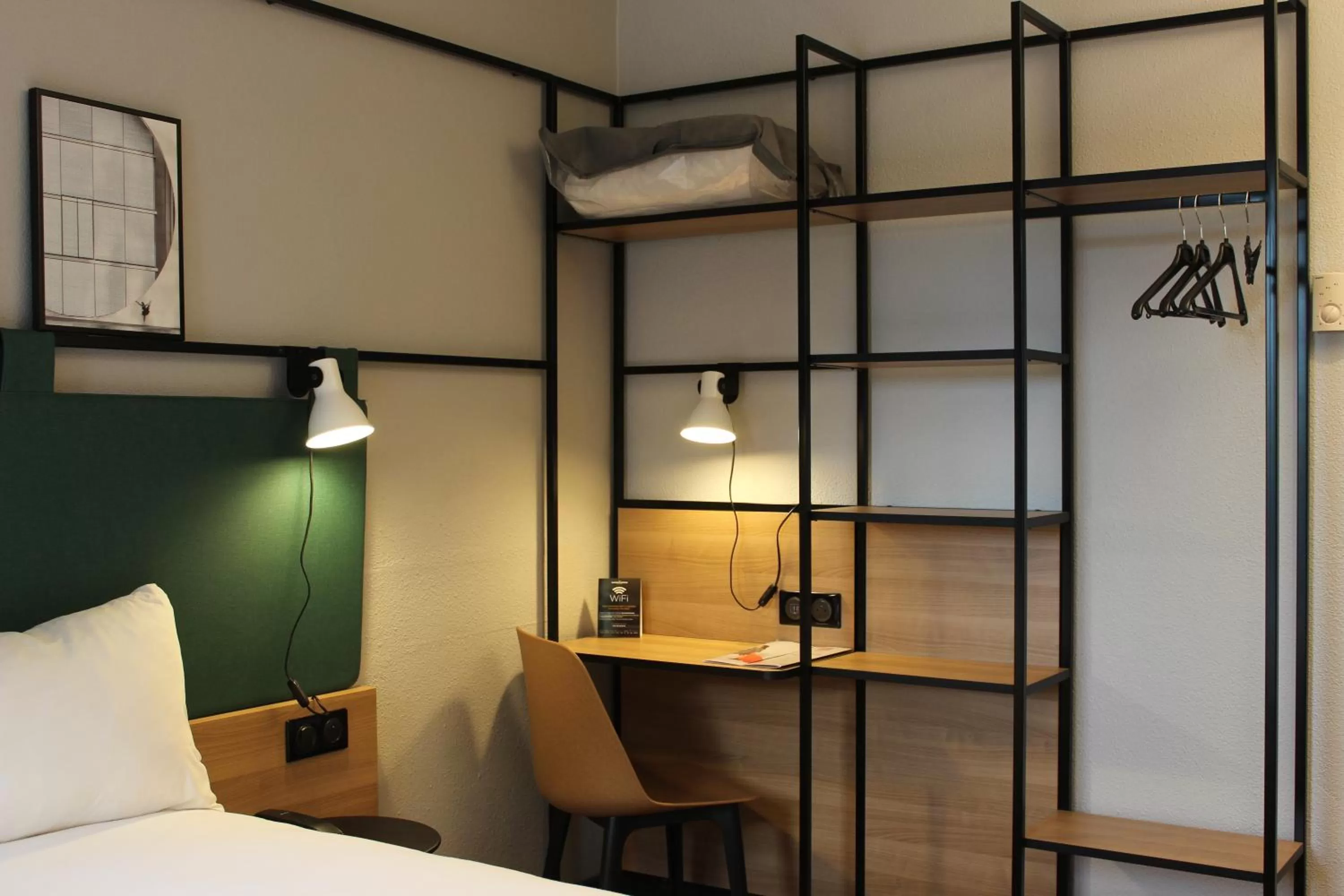 Bedroom, Bed in Ibis Évry-Courcouronnes