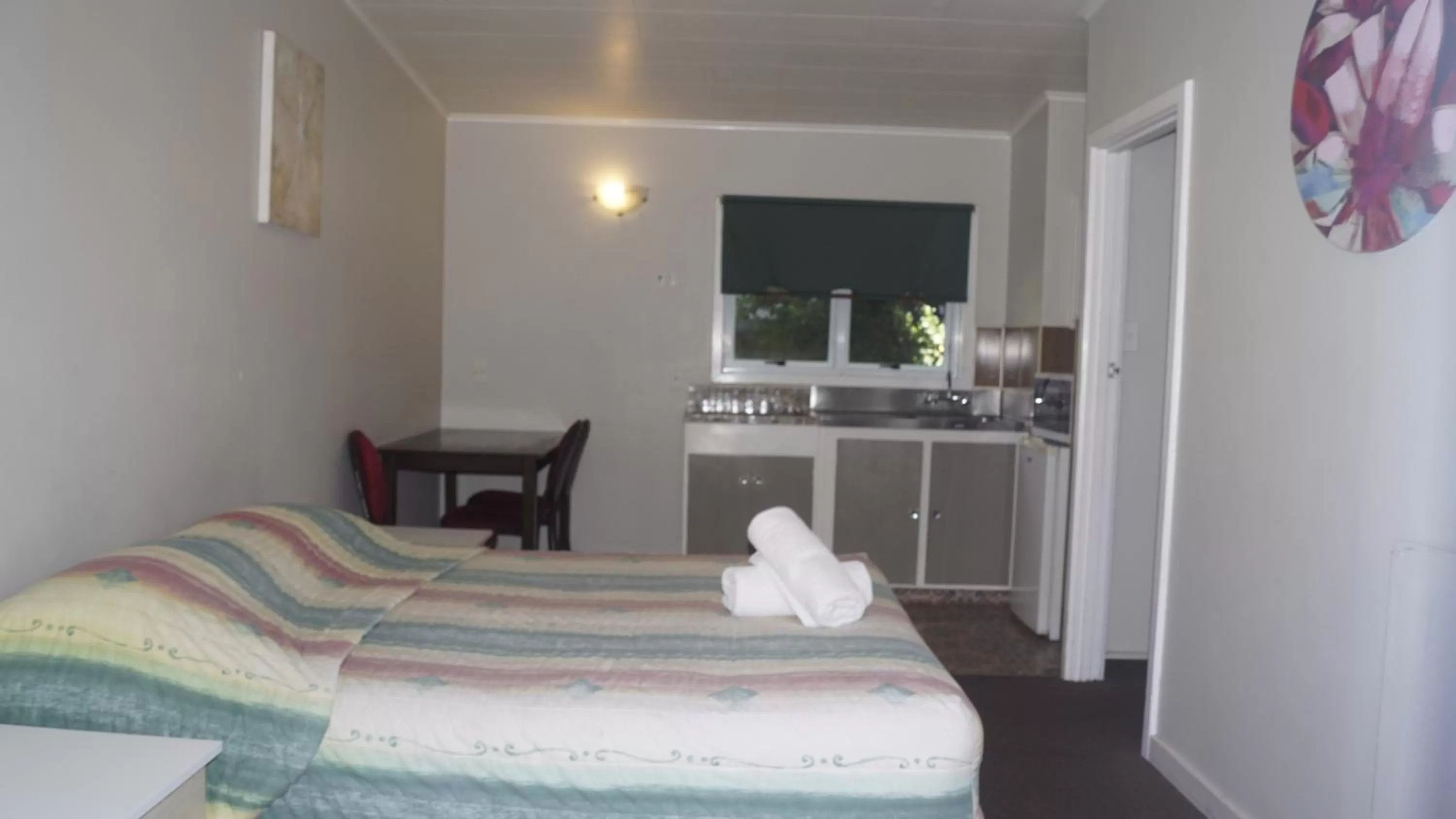 Bed in Apple Motor Inn