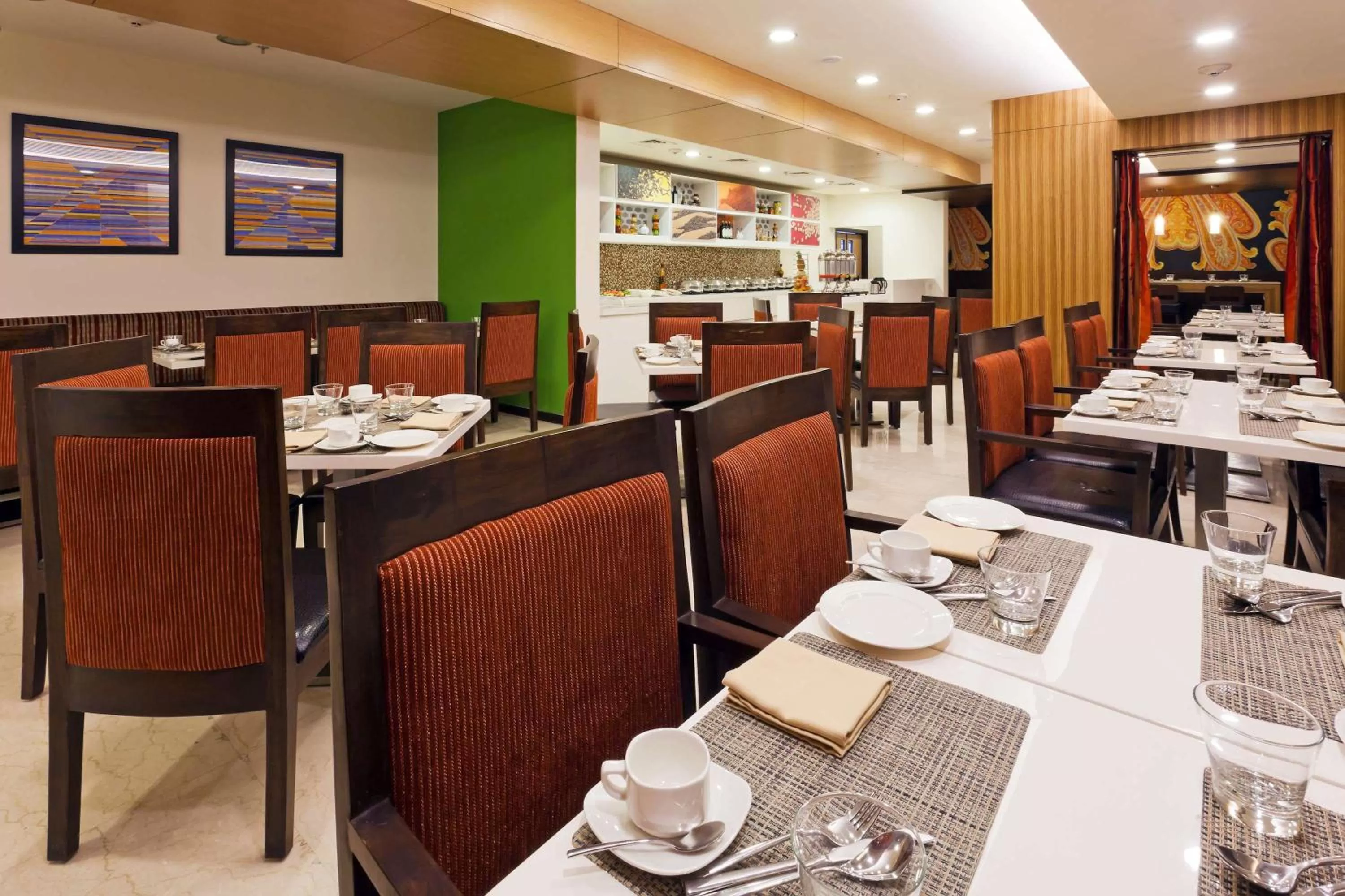 Dining area in Hampton by Hilton Vadodara-Alkapuri
