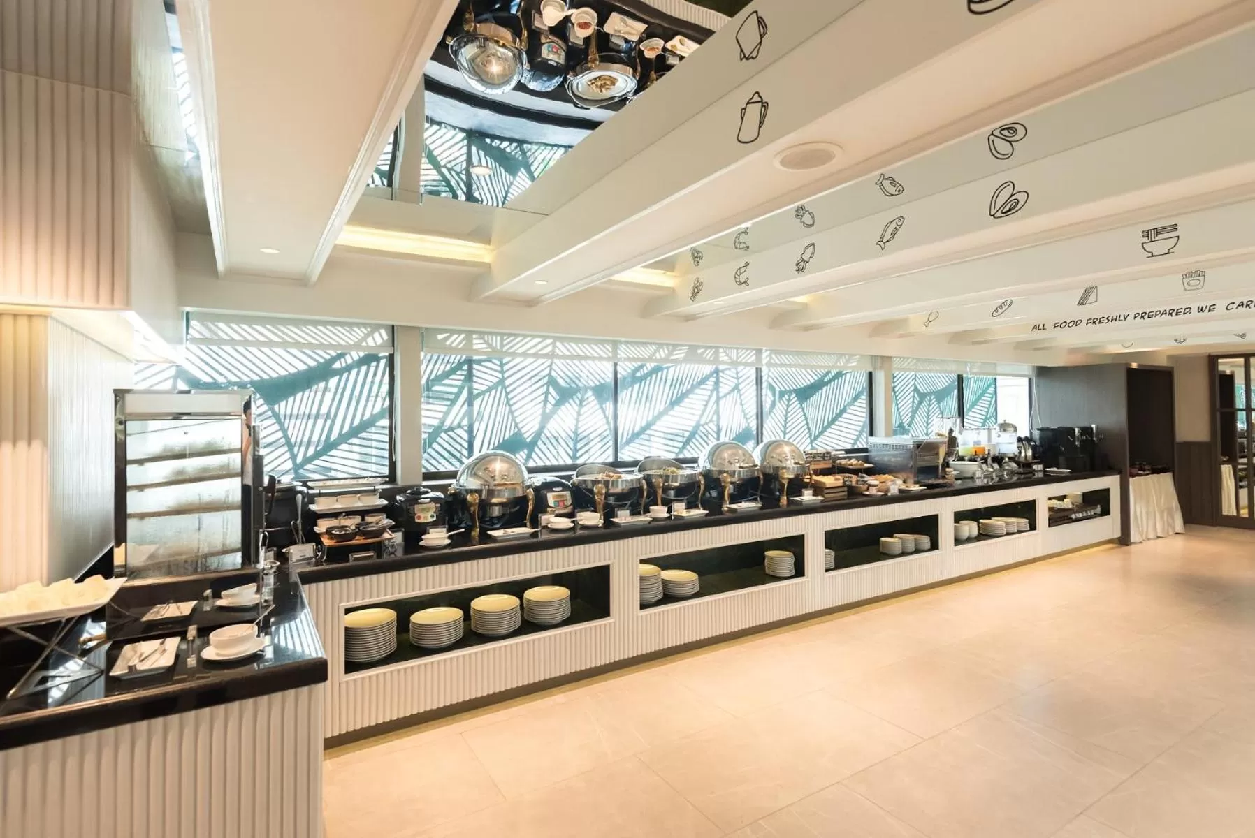 Restaurant/places to eat in Centre Point Plus Hotel Pratunam