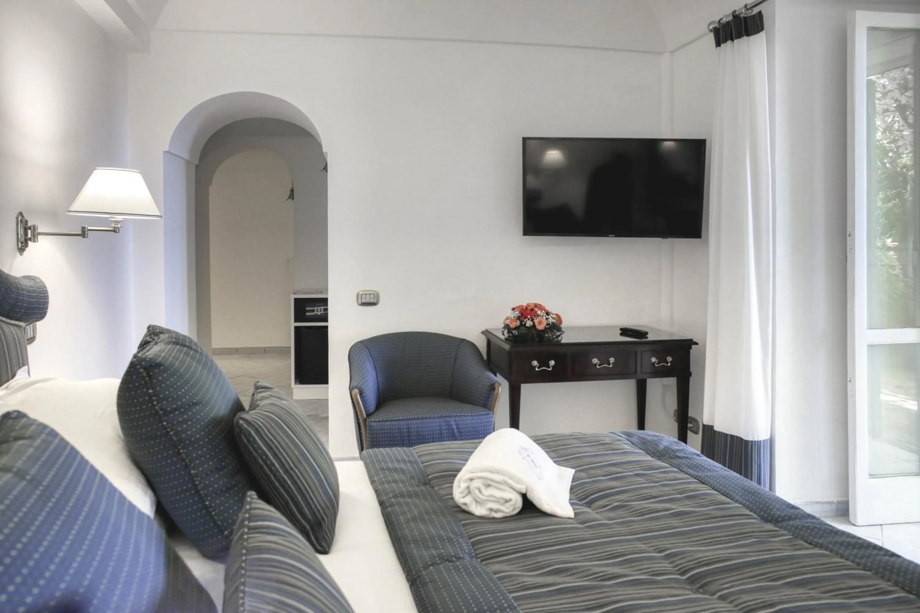 Photo of the whole room in Palazzo Confalone