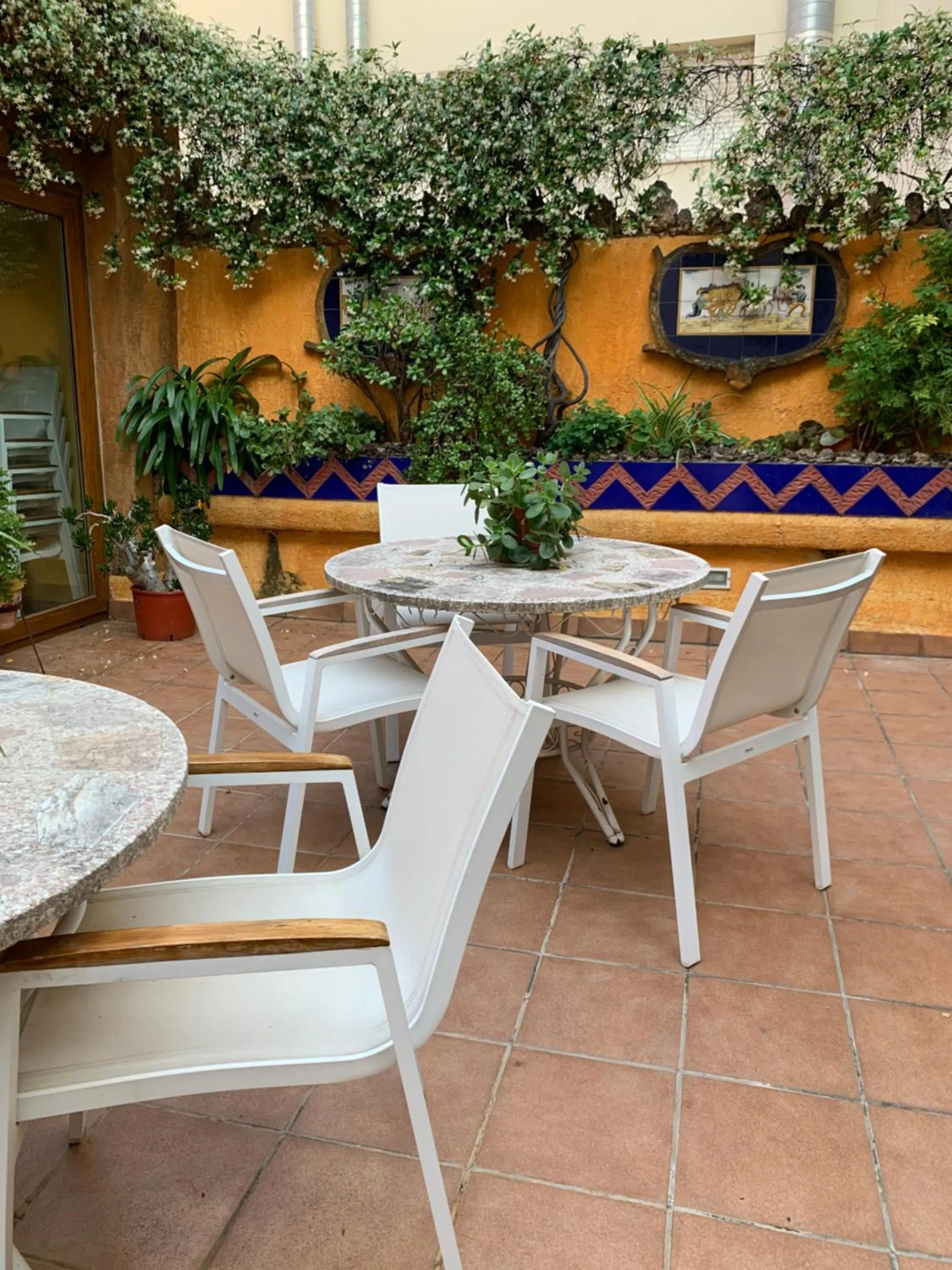 Patio in El Camí Hotel