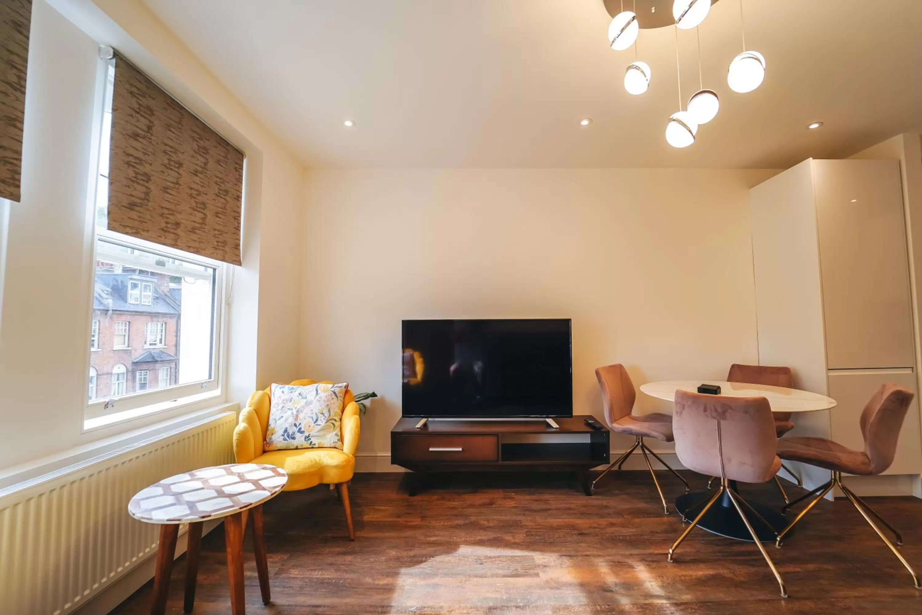 TV and multimedia, TV/Entertainment Center in The Avonmore Olympia