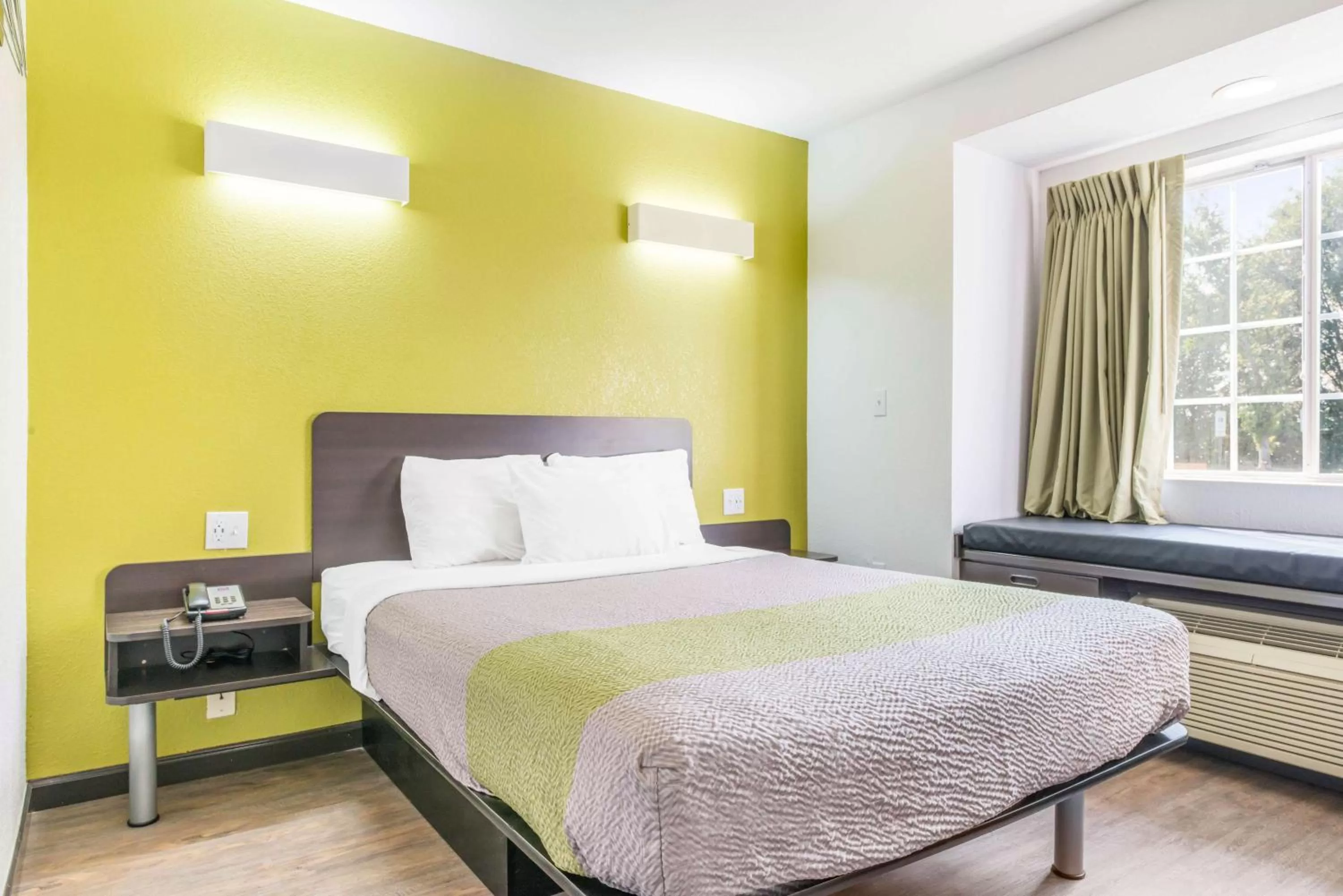 Bedroom, Bed in Motel 6-Gastonia Charlotte I-85