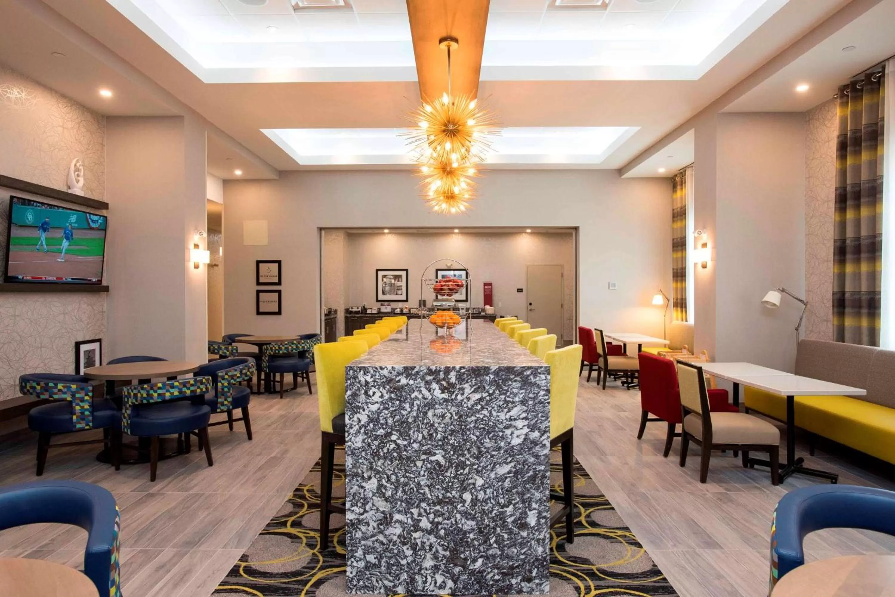 Restaurant/places to eat in Hampton Inn & Suites by Hilton Thunder Bay