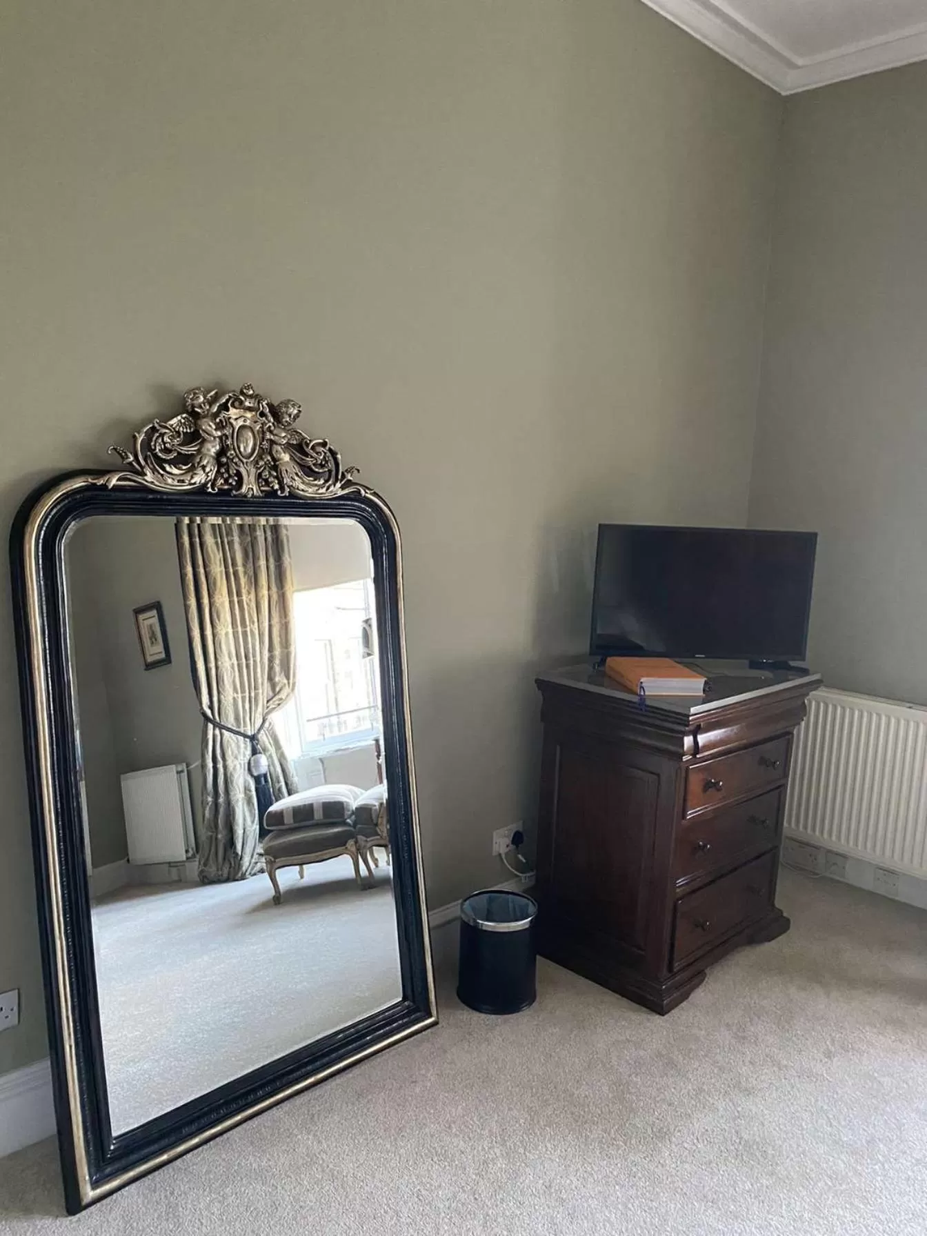 TV/Entertainment Center in West End Townhouse