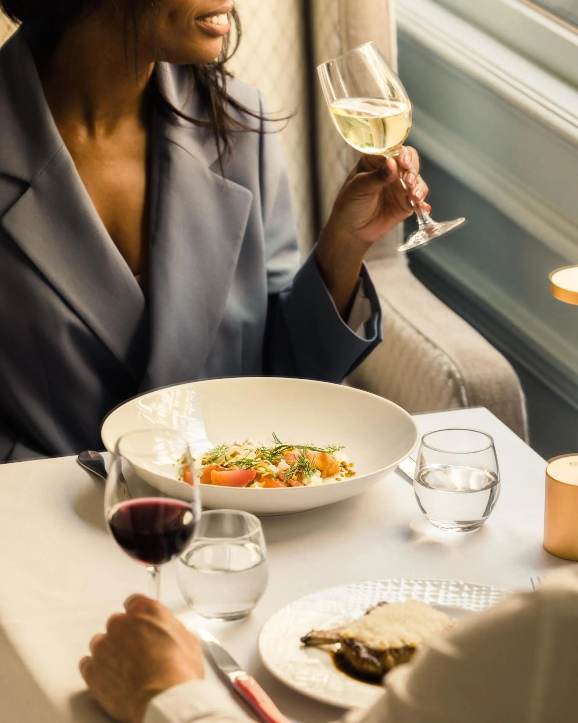 Restaurant/places to eat in Hotel Royal Saint Honore Paris Louvre