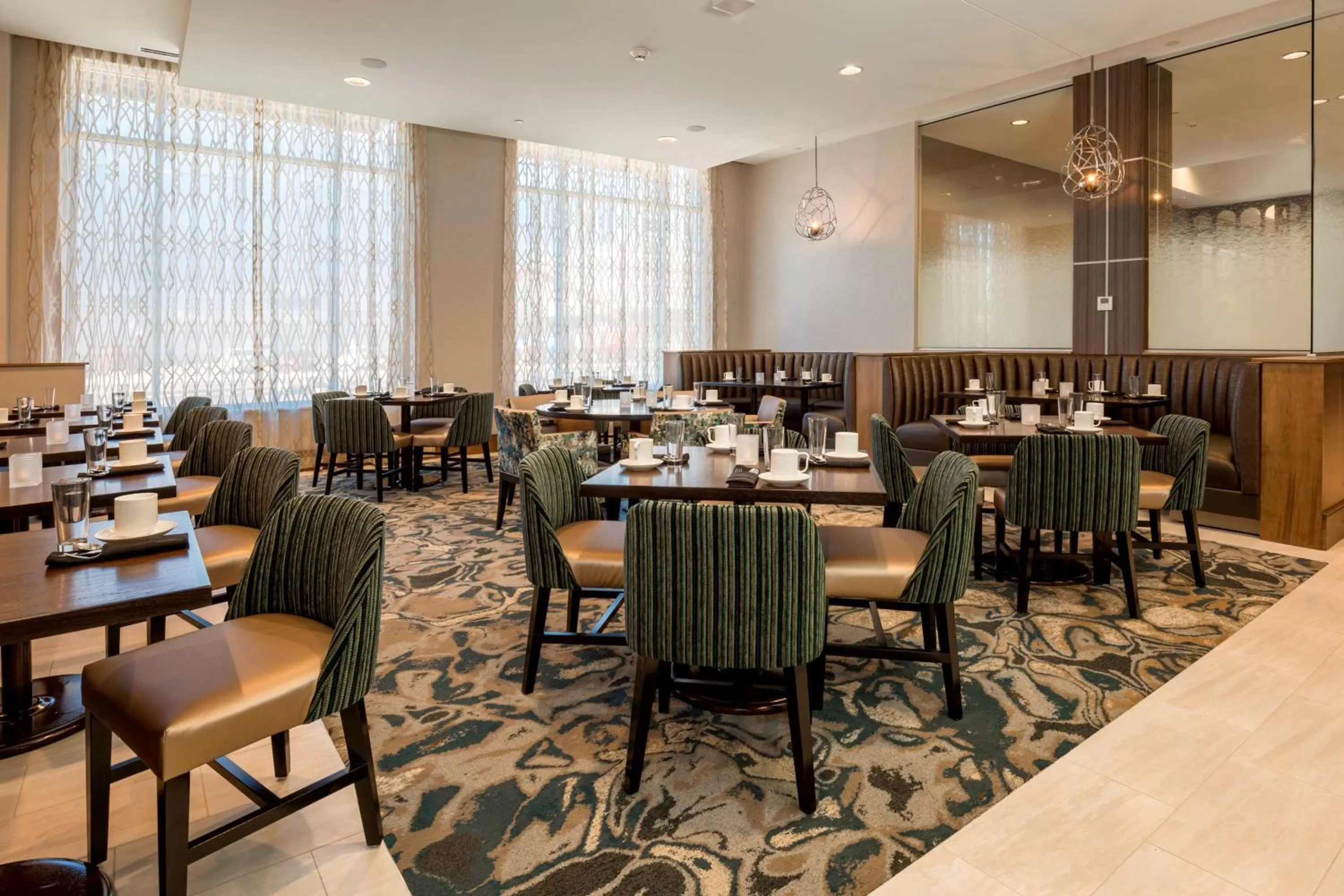 Restaurant/places to eat in DoubleTree by Hilton Evansville