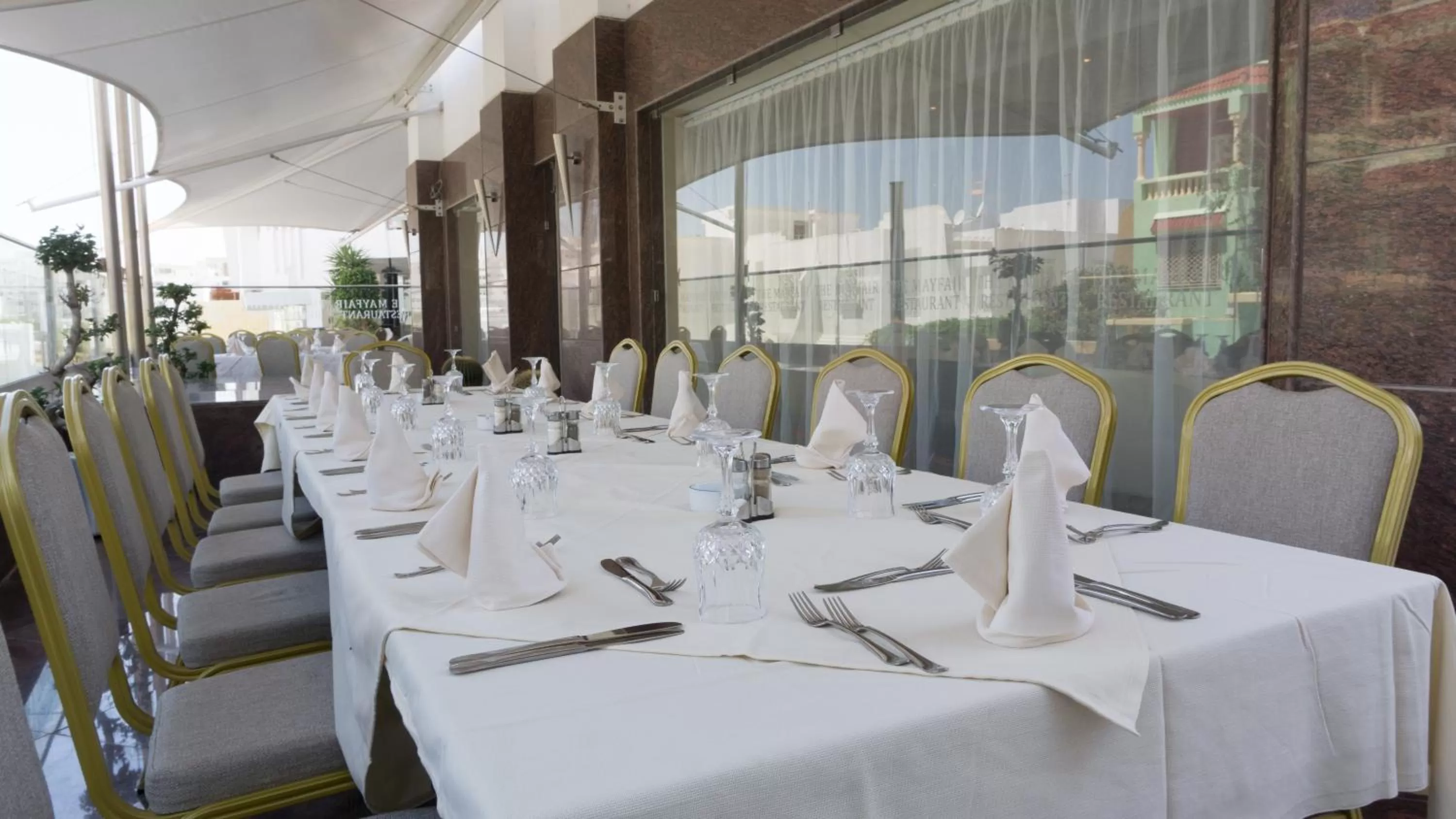 Restaurant/places to eat in The Penthouse Suites Hotel