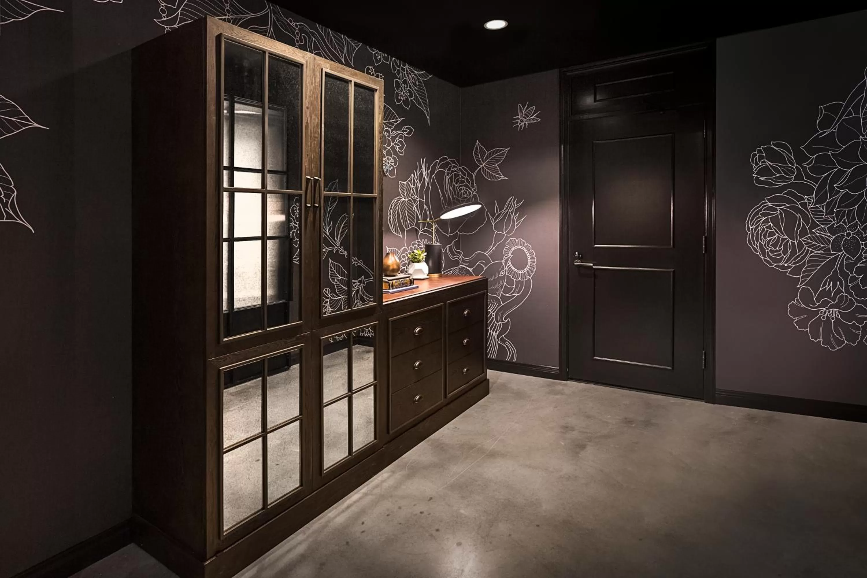 Decorative detail in Crossroads Hotel