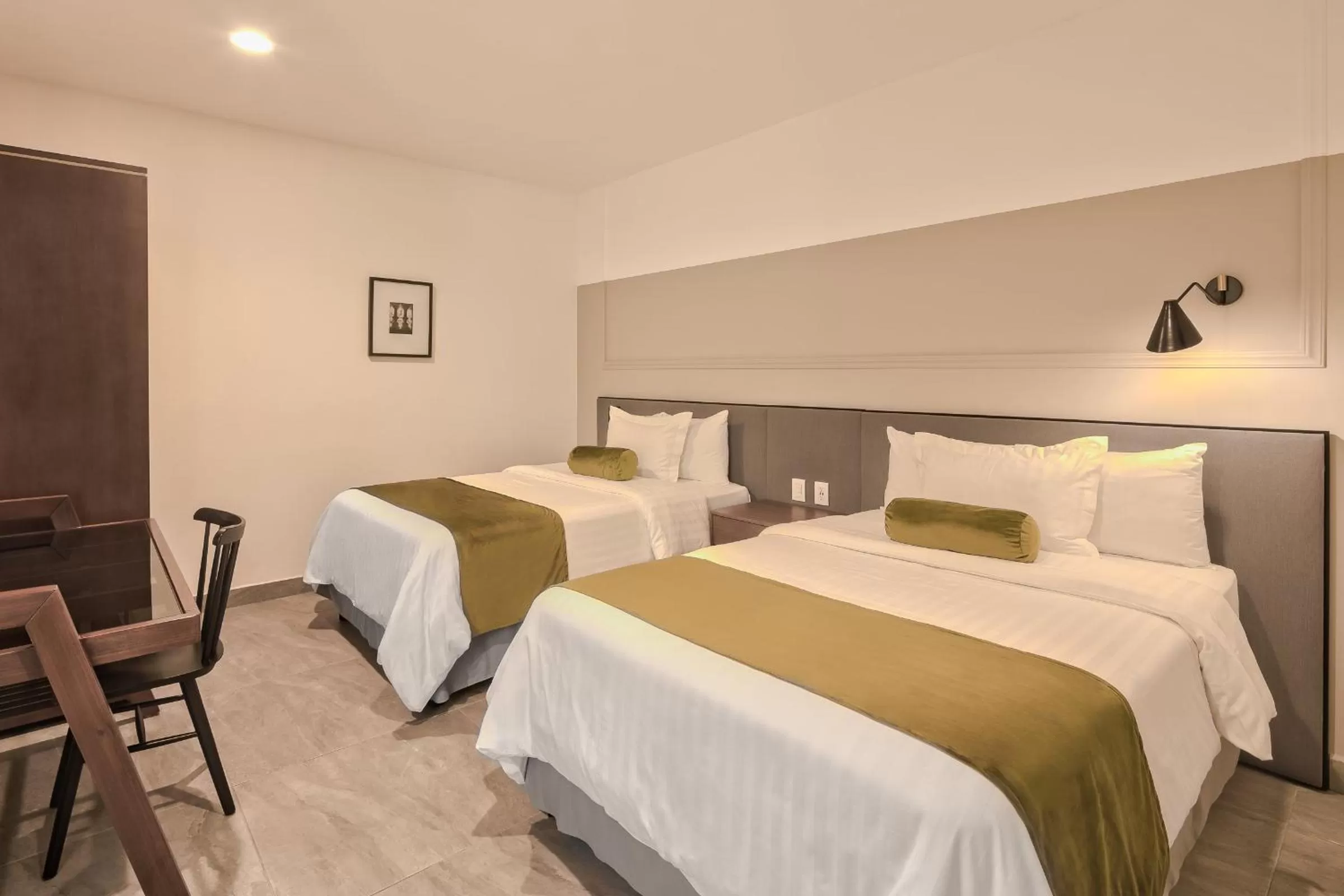 Photo of the whole room, Bed in Gamma Orizaba Grand Hotel de France