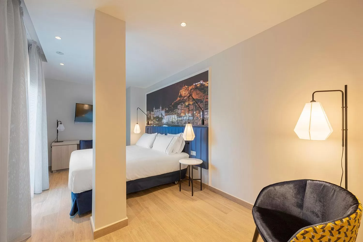 Bed in Eurostars Mediterranea Plaza