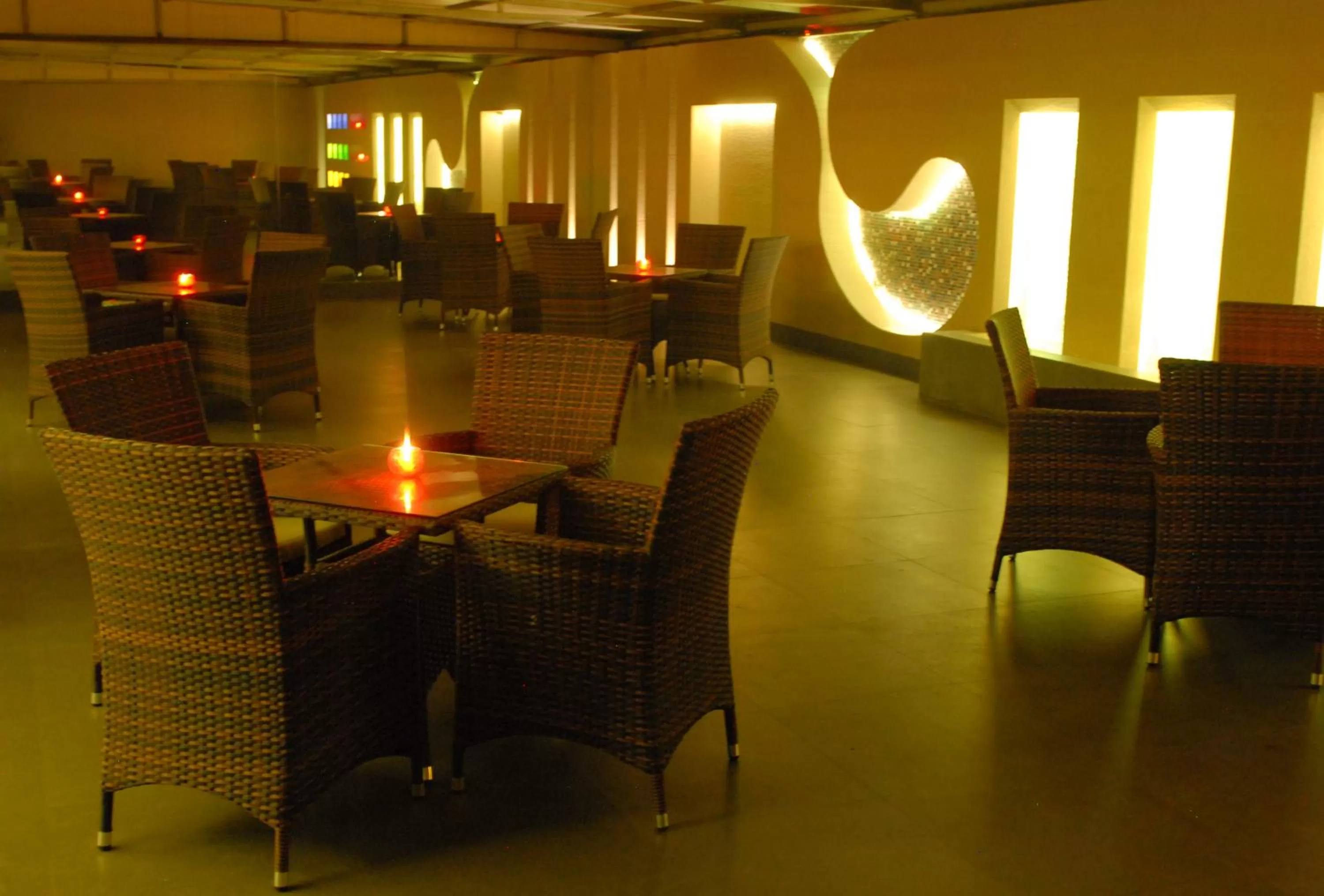 Restaurant/places to eat in The Roa Hotel