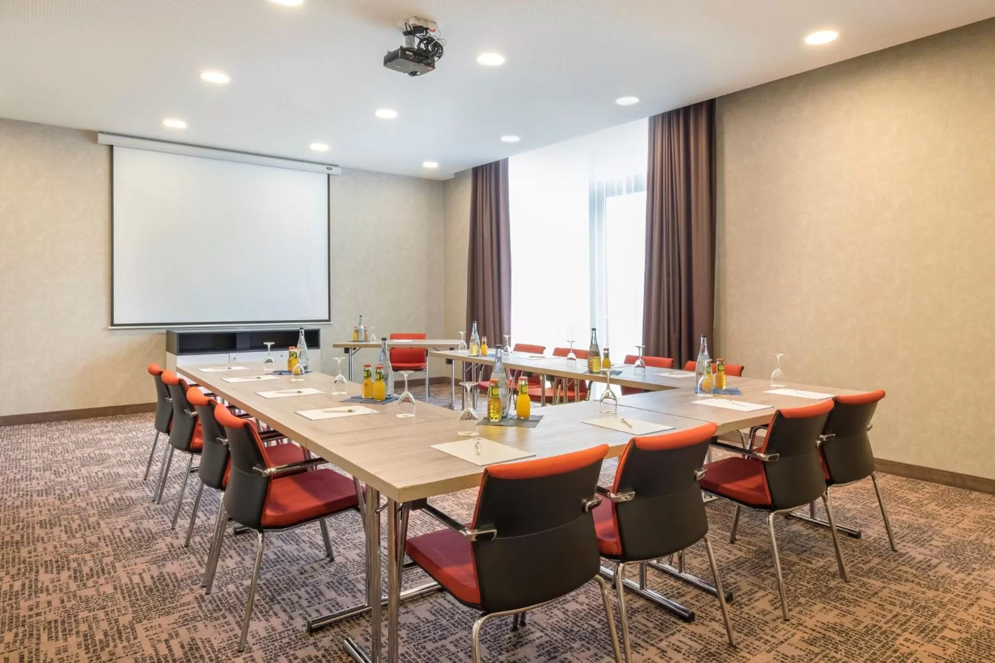 Meeting/conference room in Holiday Inn Express Friedrichshafen by IHG