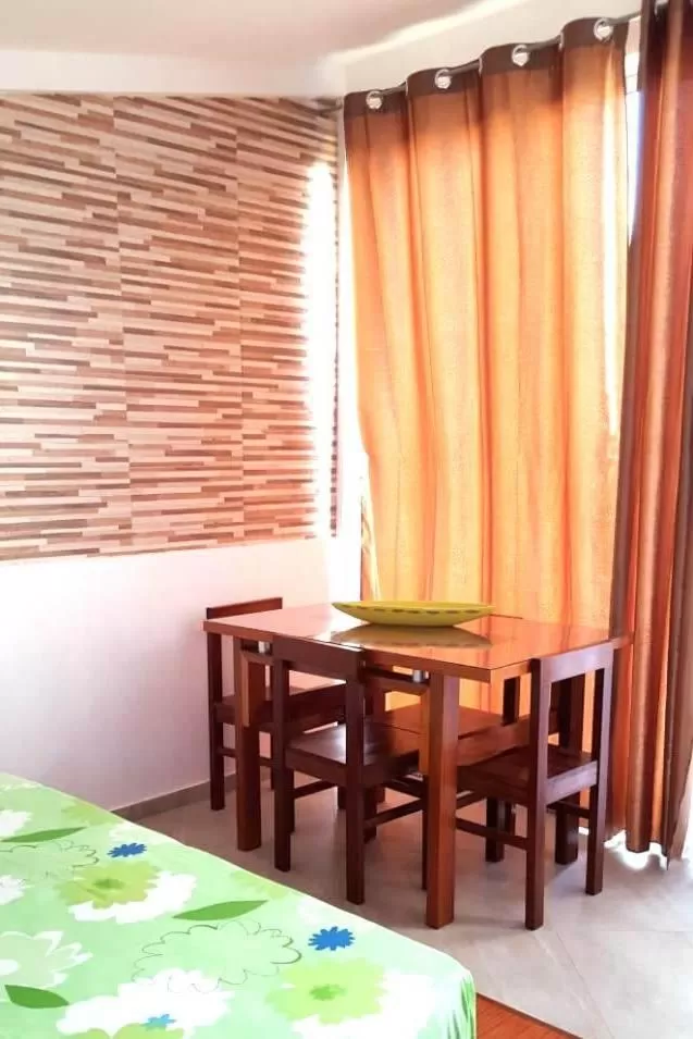 Photo of the whole room, Dining Area in Basic Hotel