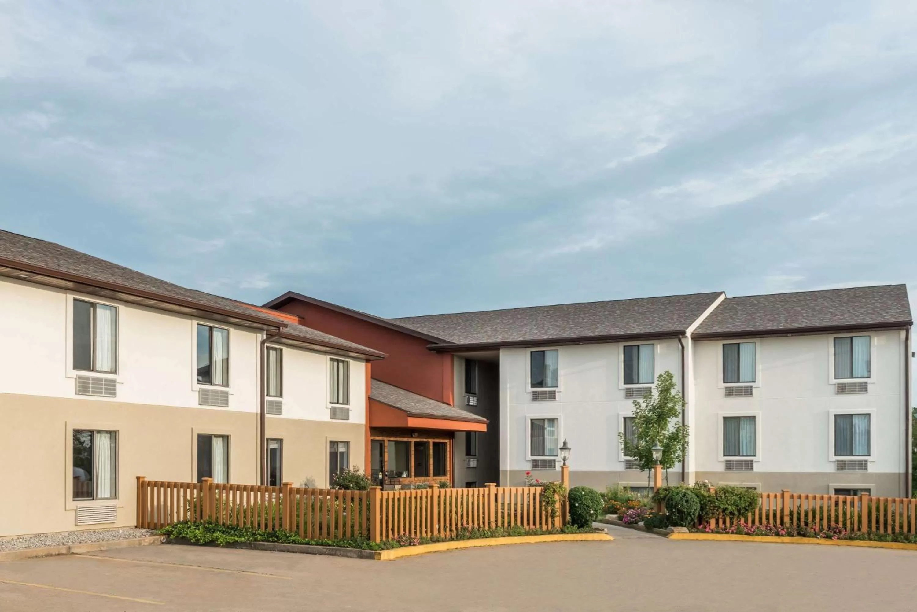 Property building in Super 8 by Wyndham Columbia Clark Lane