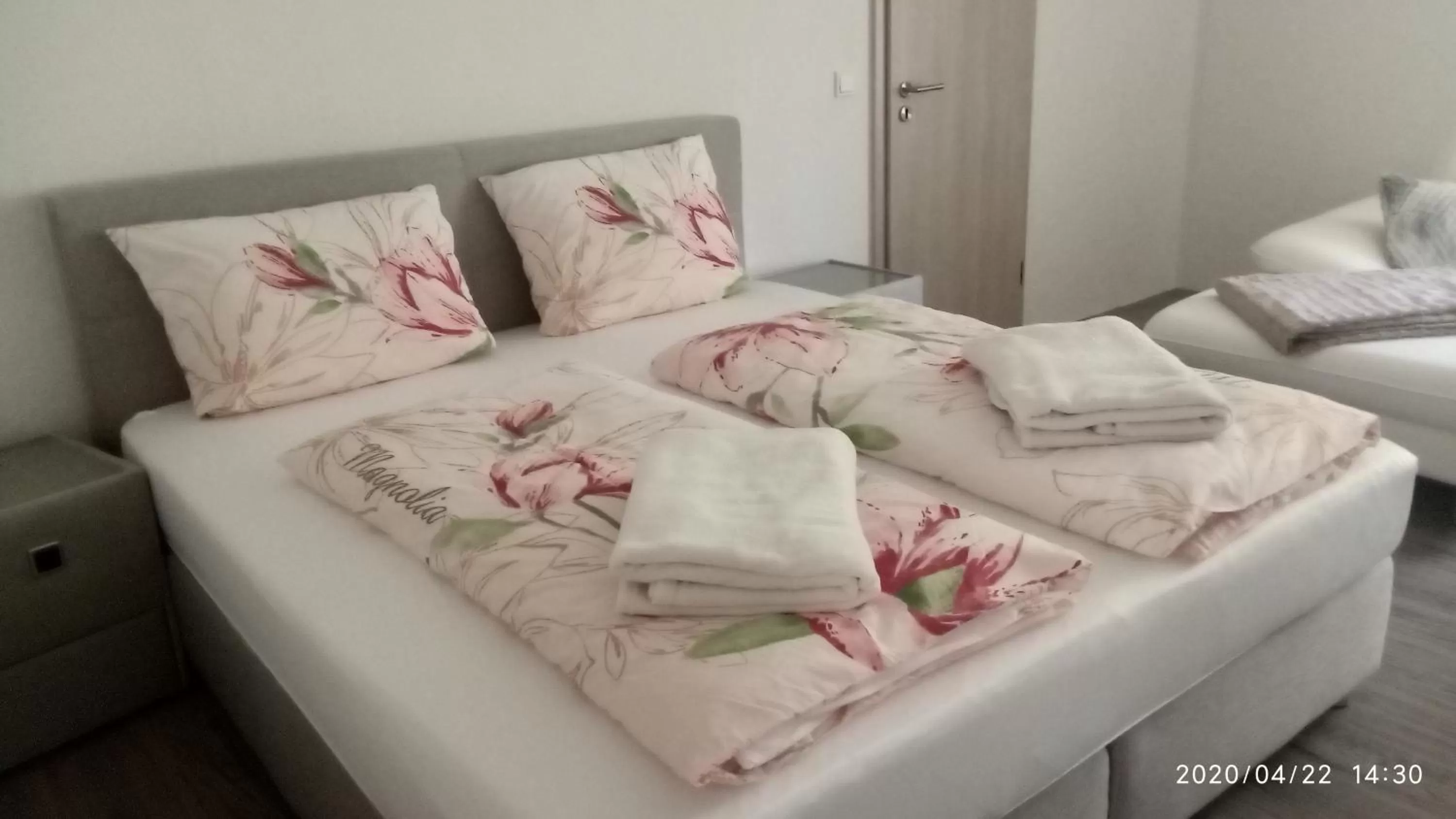 Photo of the whole room, Bed in Gästehaus - Café Frank