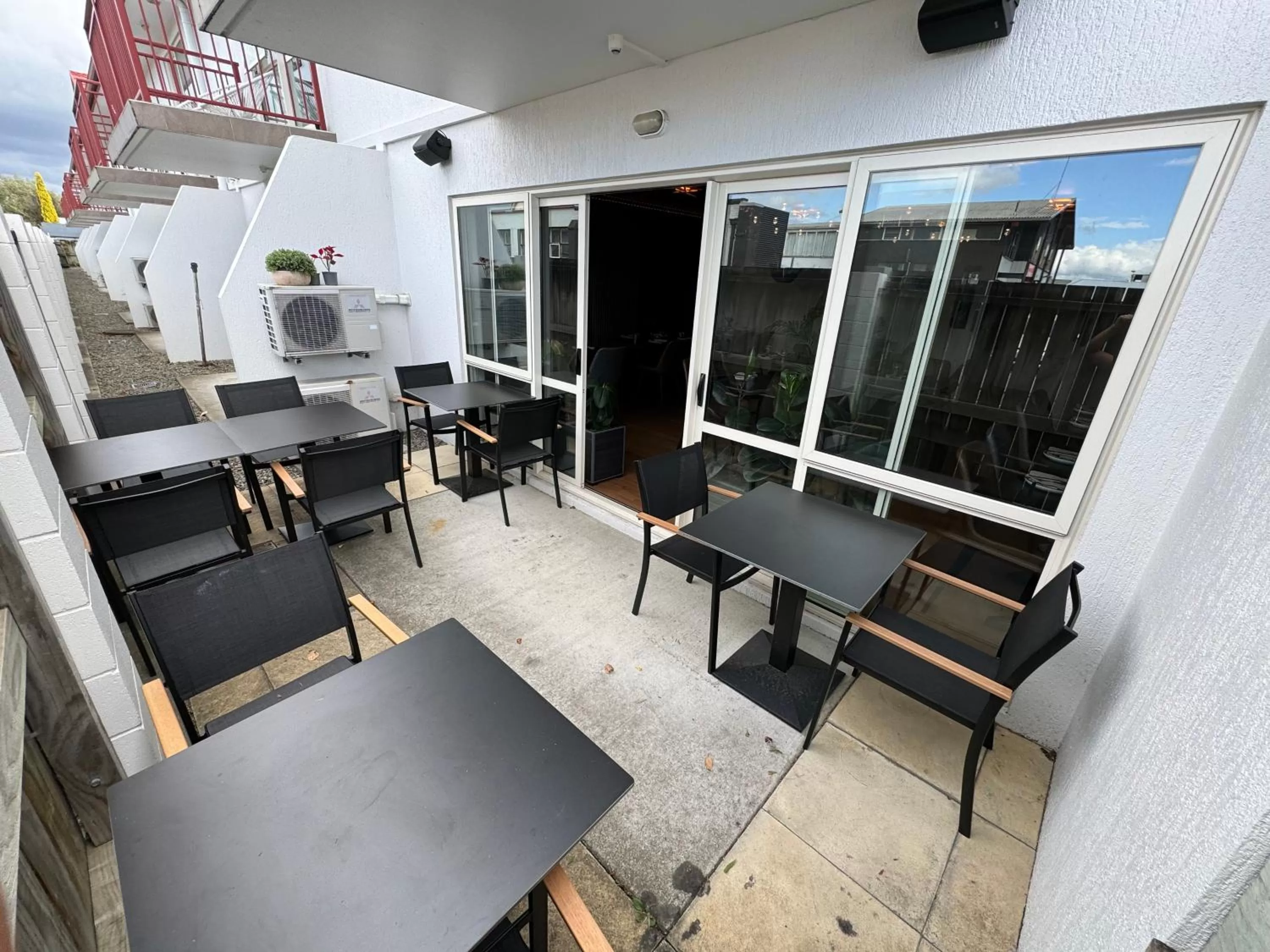 Restaurant/places to eat in B-Ks Premier Motel Palmerston North