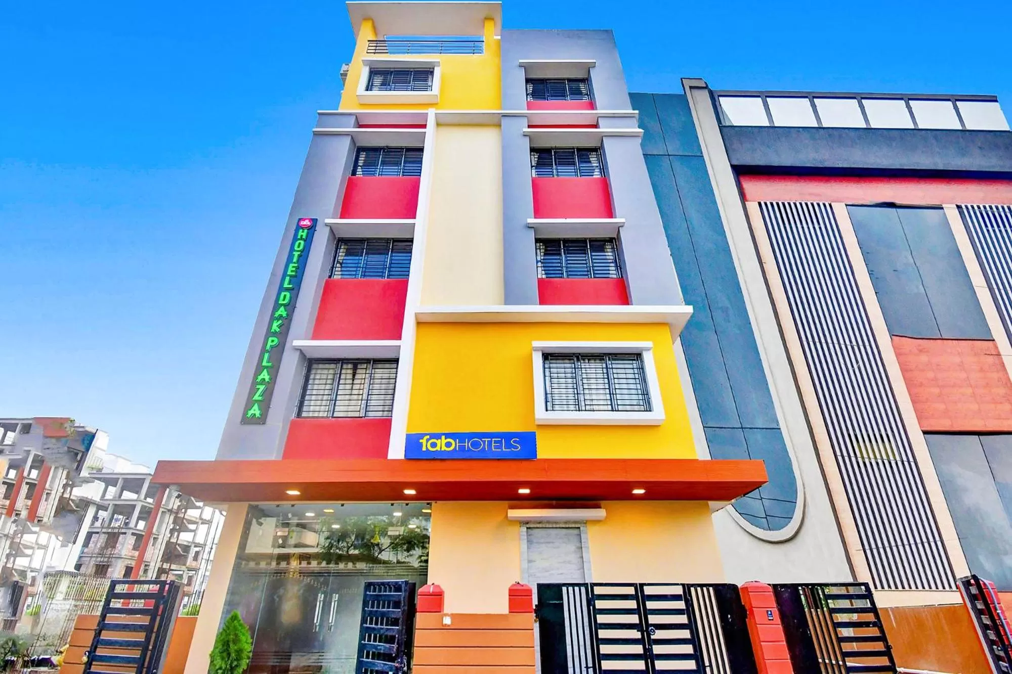 FabHotel Dak Plaza - Nr Axis Mall