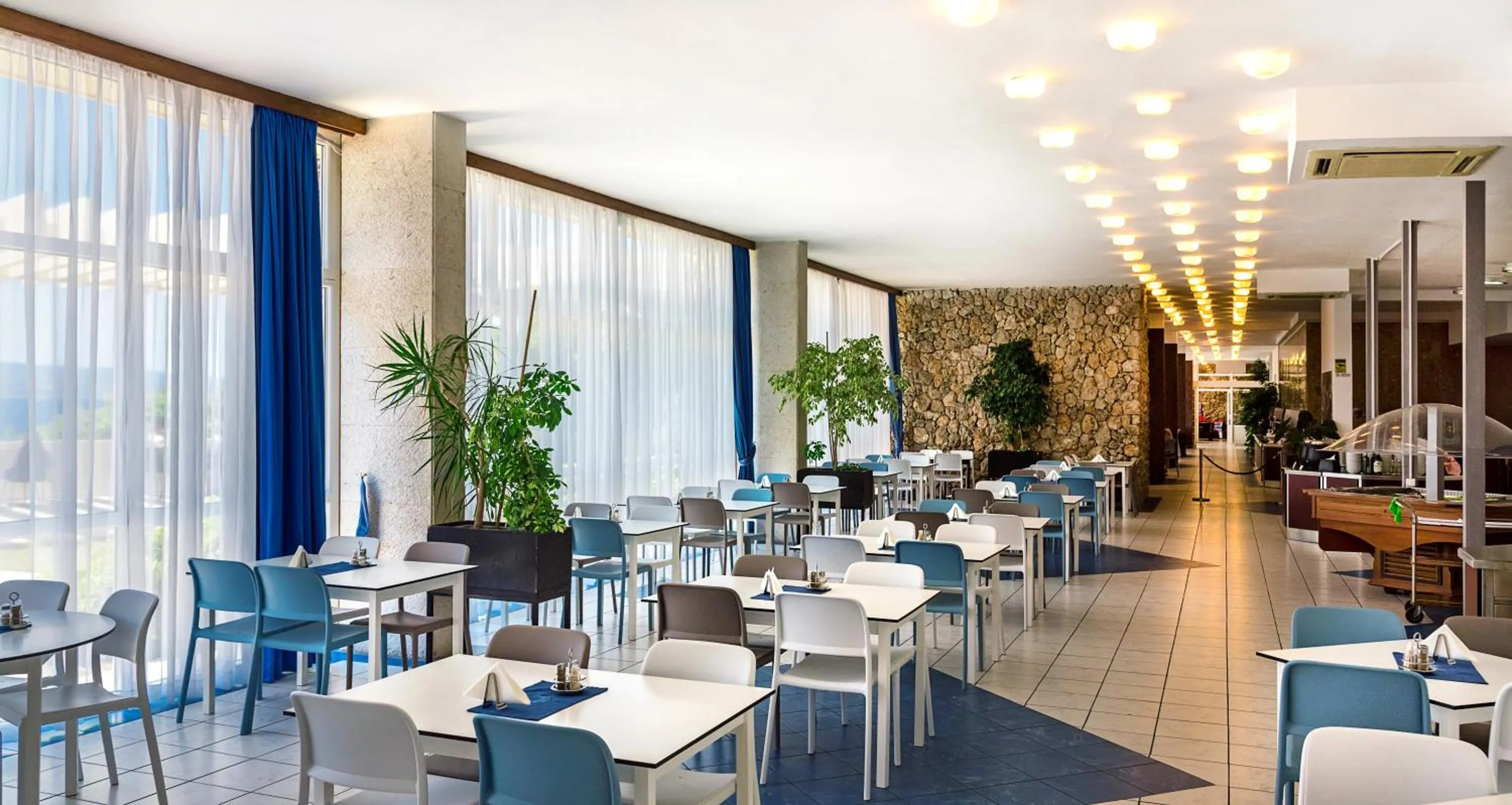 Restaurant/places to eat in Sagitta All inclusive light