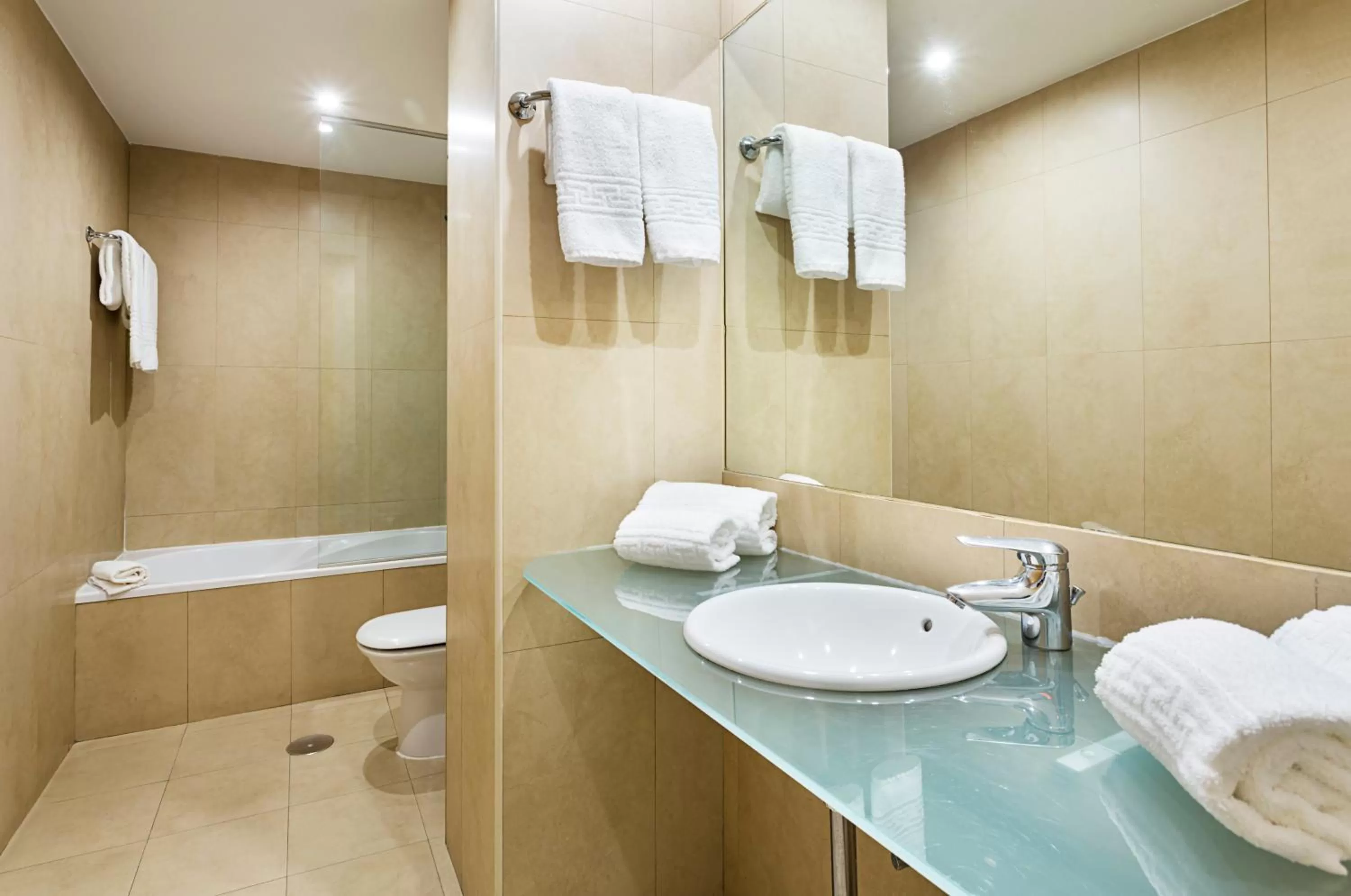 Superior Twin Room in B&B HOTEL Vigo