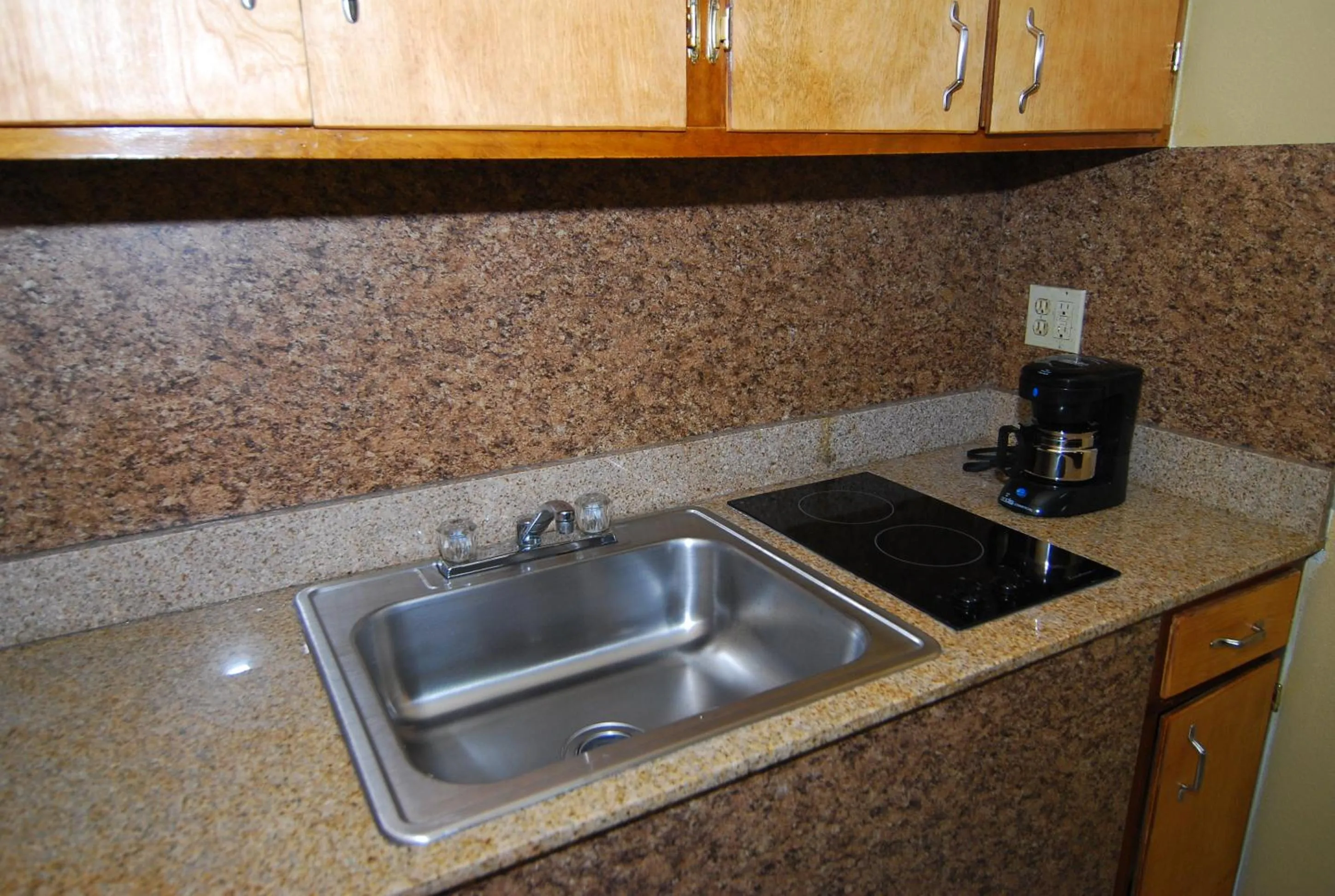 Kitchen or kitchenette in Coach Light Inn