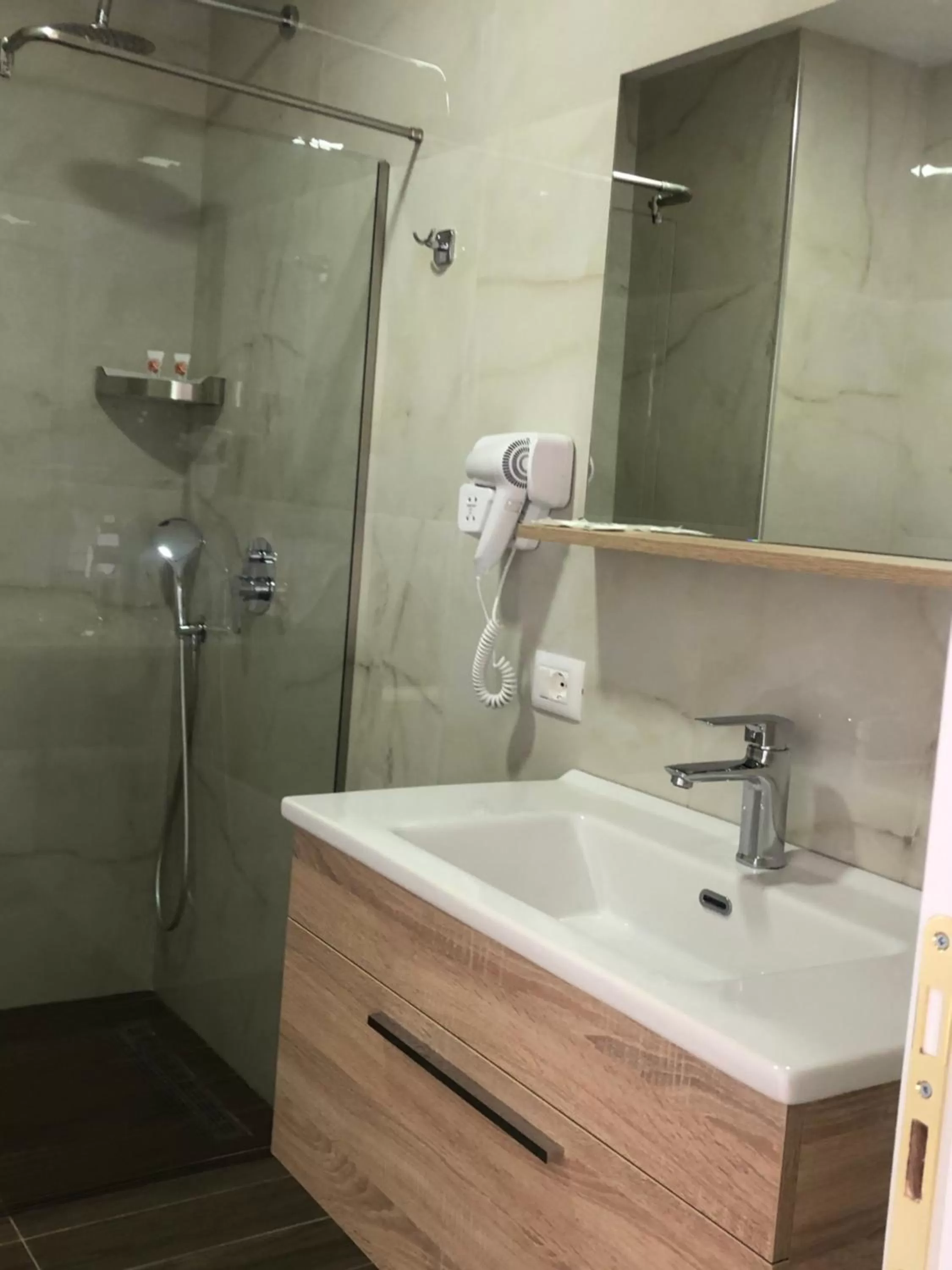 Bathroom in Grand Hotel Pogradec