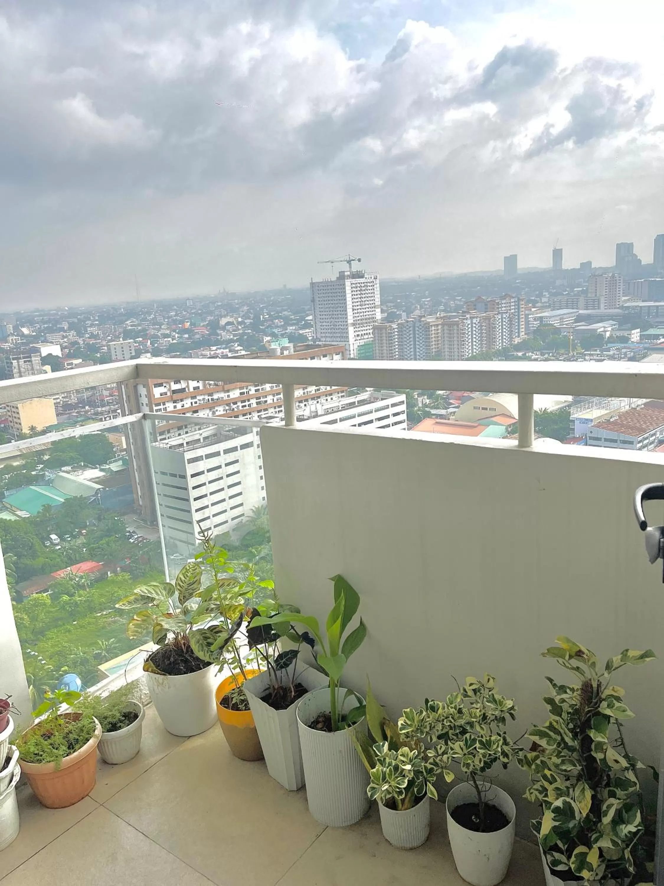 Day in Cubao, Quezon City Condo Staycation (wifi and netflix ready)