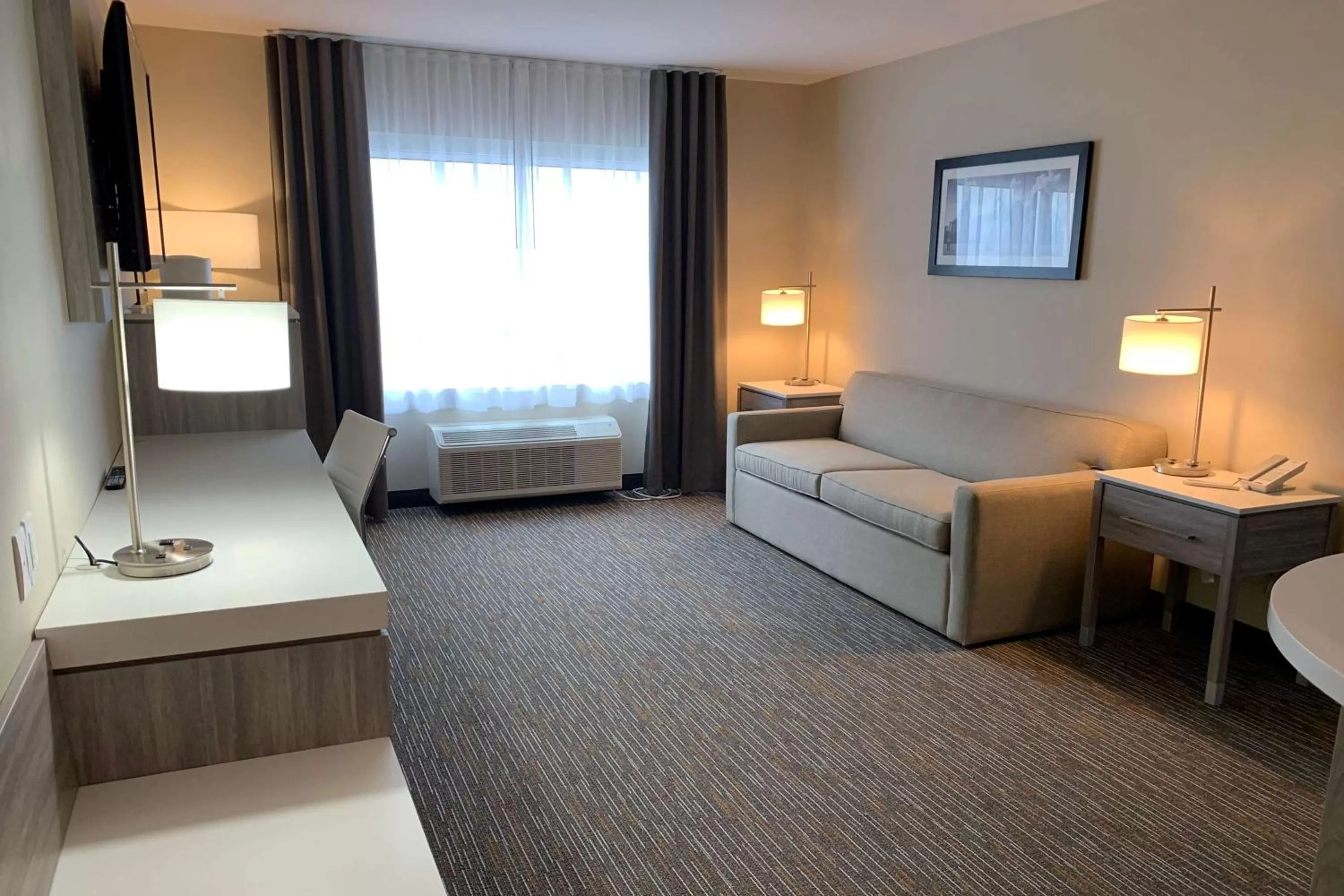 Photo of the whole room, Bed in Wingate by Wyndham Kanata West Ottawa