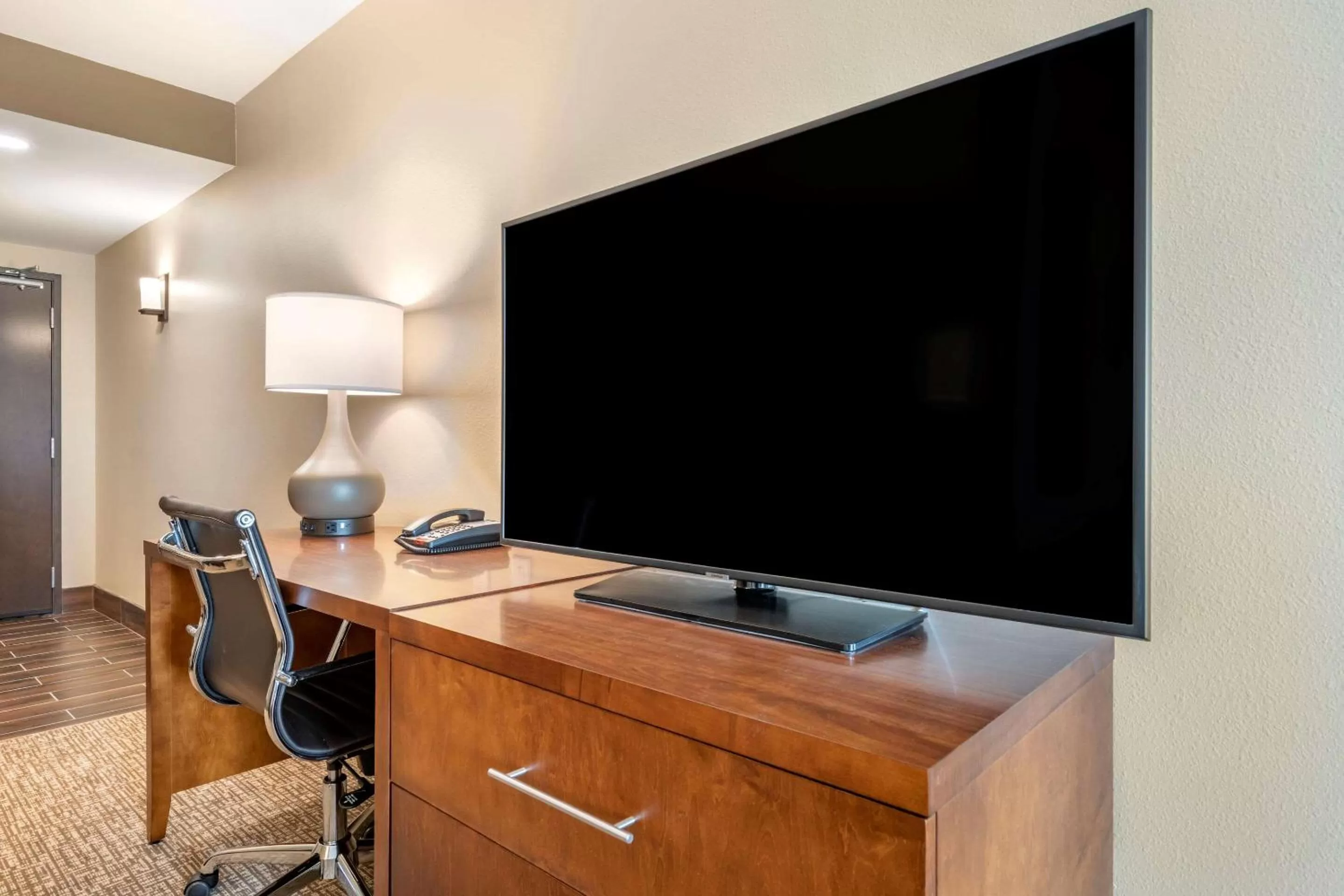 Bedroom in Comfort Suites Daytona Beach-Speedway