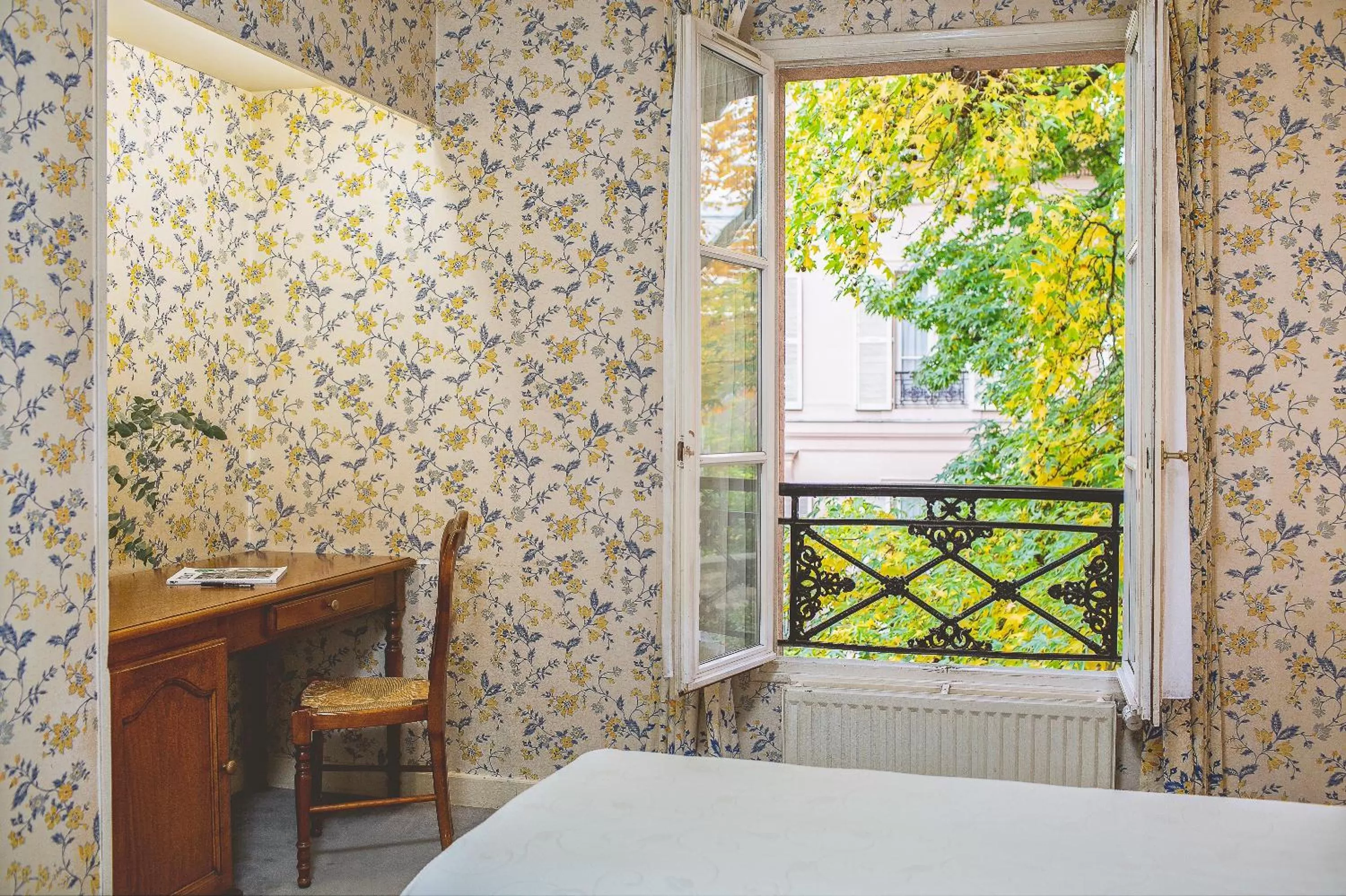 Bed in Hotel des Grandes Ecoles