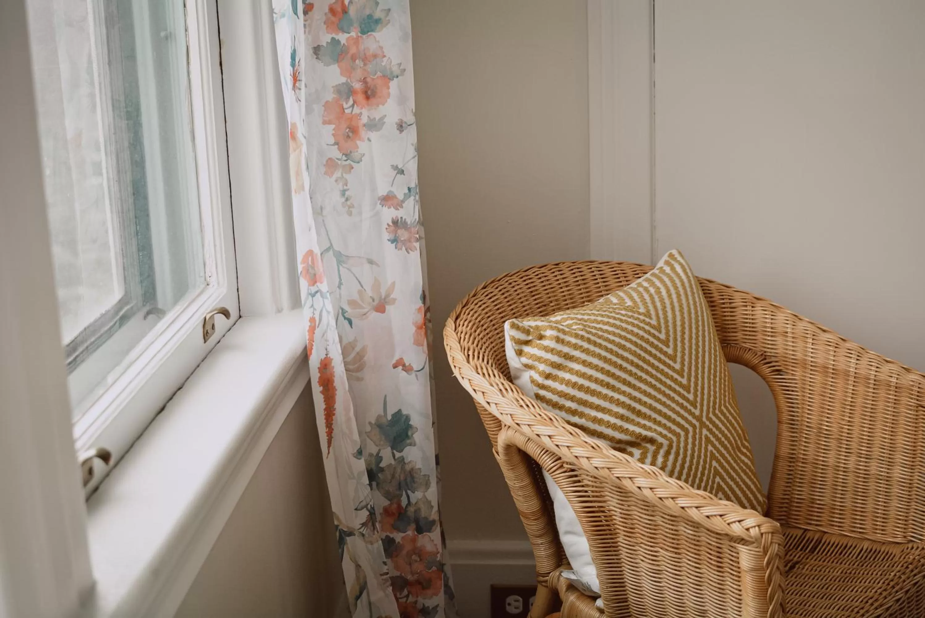 Hill Road Manor Bed & Breakfast